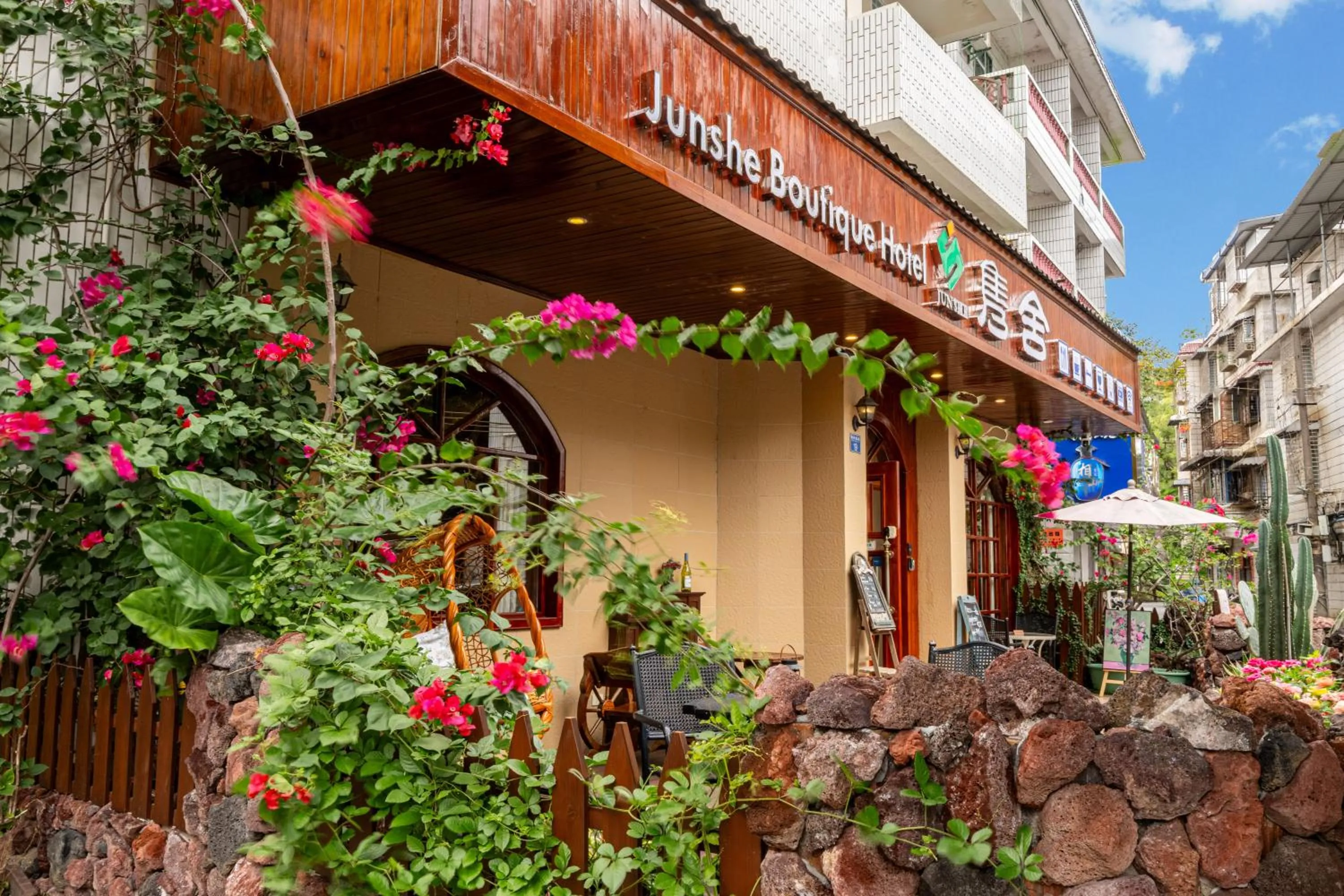 Inner courtyard view in Junshe Boutique Guest House-Complementary pick up servie for a 3-night stay in a deluxe room