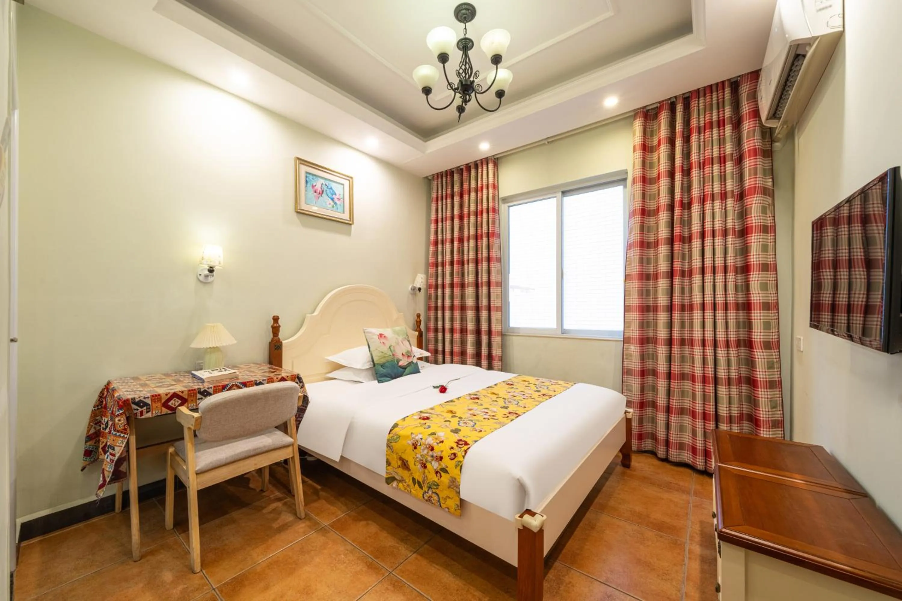 Photo of the whole room, Bed in Junshe Boutique Guest House-Complementary pick up servie for a 3-night stay in a deluxe room