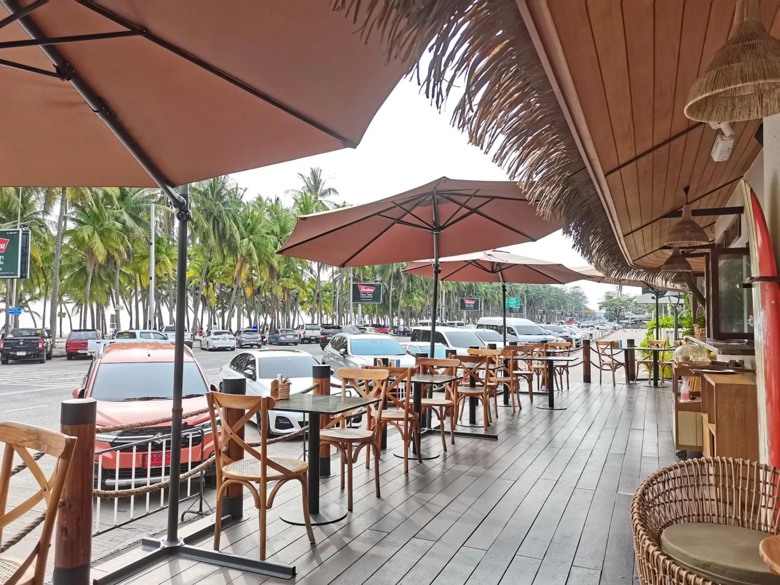 Restaurant/places to eat in Amari Bangsaen Formerly The Tide Resort Bangsaen Restaurant/places to eat in Amari Bangsaen Formerly The Tide Resort Bangsaen