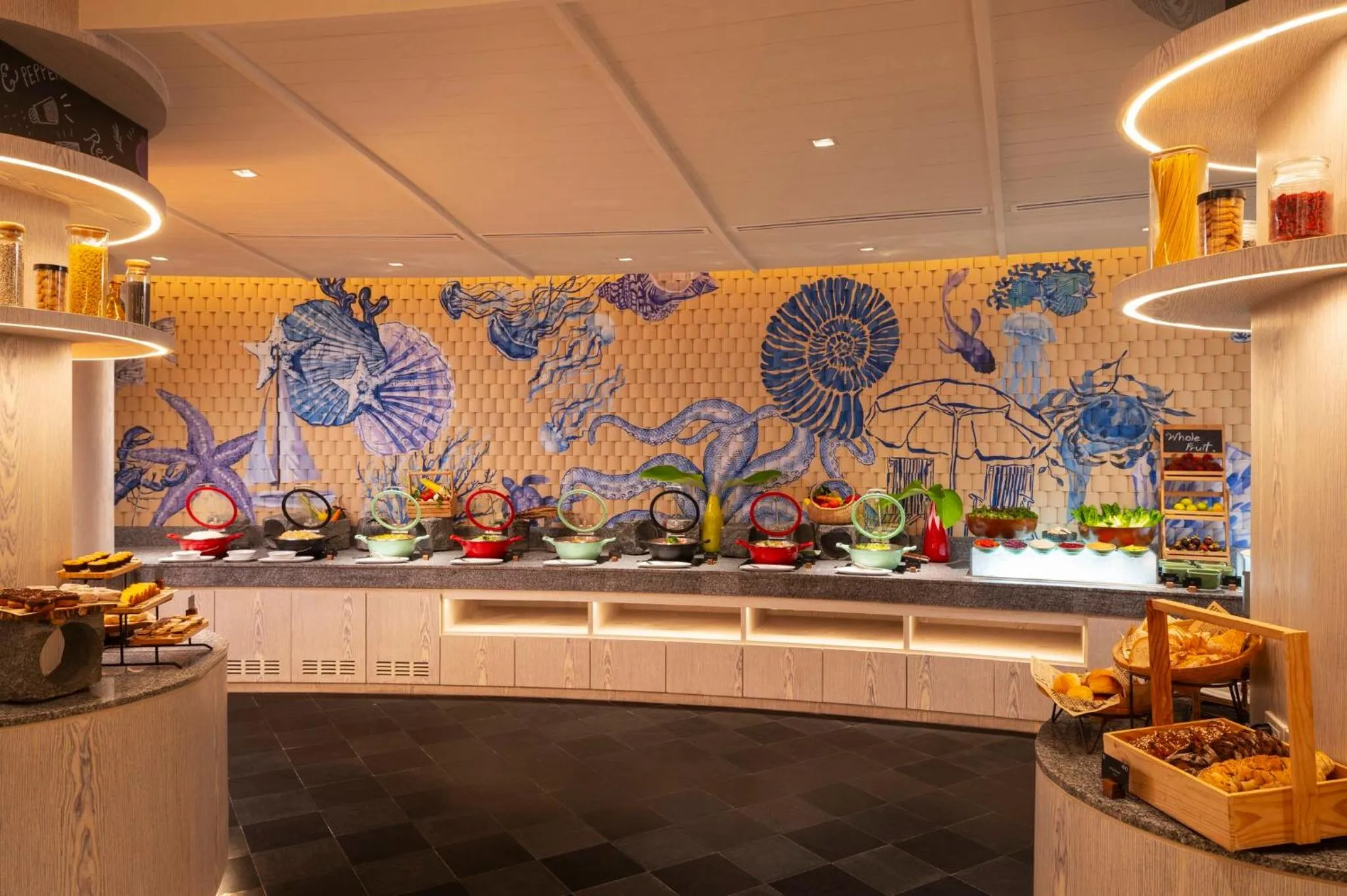 Restaurant/places to eat in Amari Bangsaen