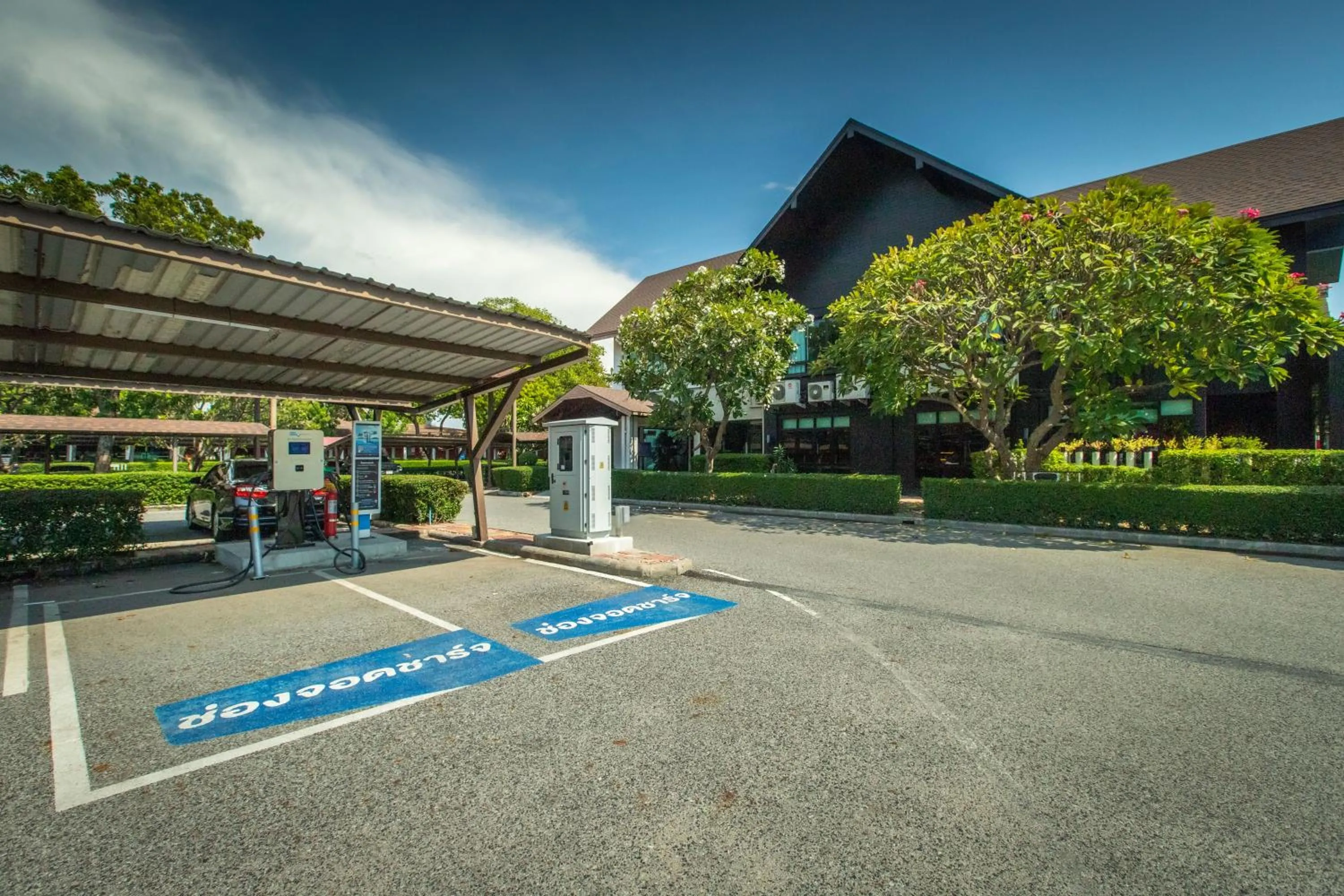 Parking in Bangsaen Heritage Hotel