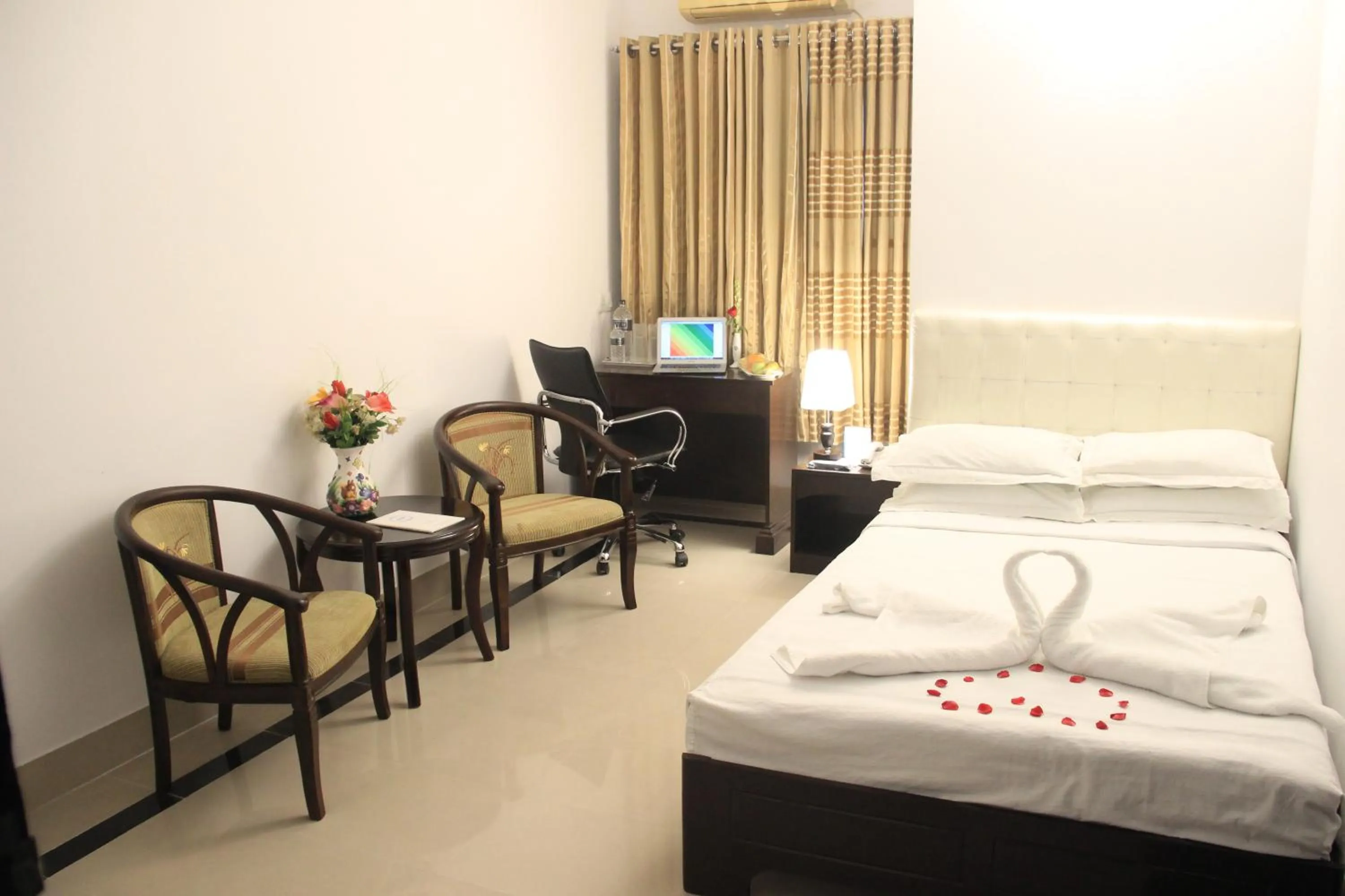 Bed in Aristocrat Inn - Lake Park & USA club