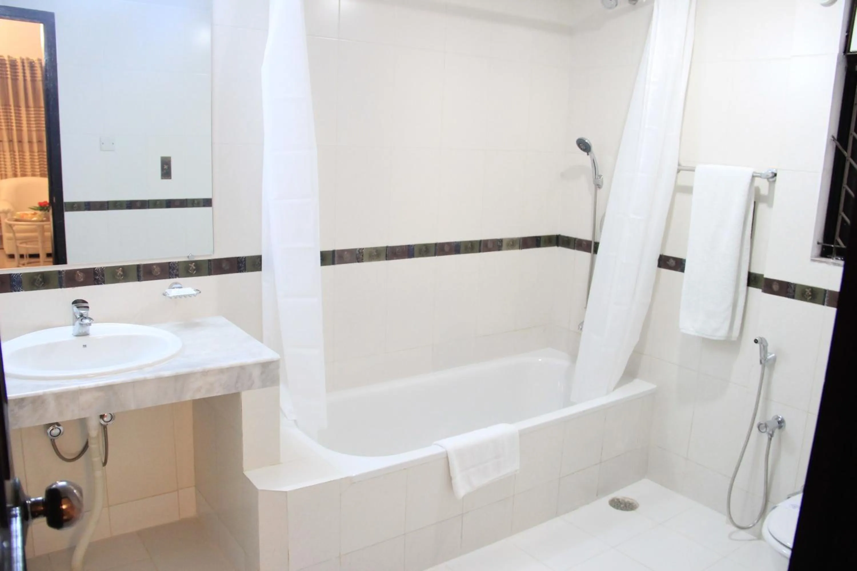 Shower in Aristocrat Inn - Lake Park & USA club