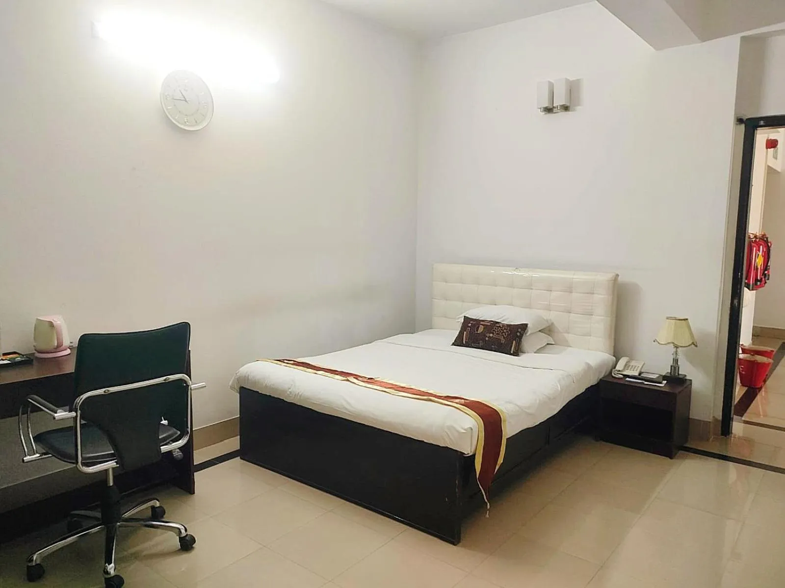 Bedroom, Bed in Aristocrat Inn - Lake Park & USA club