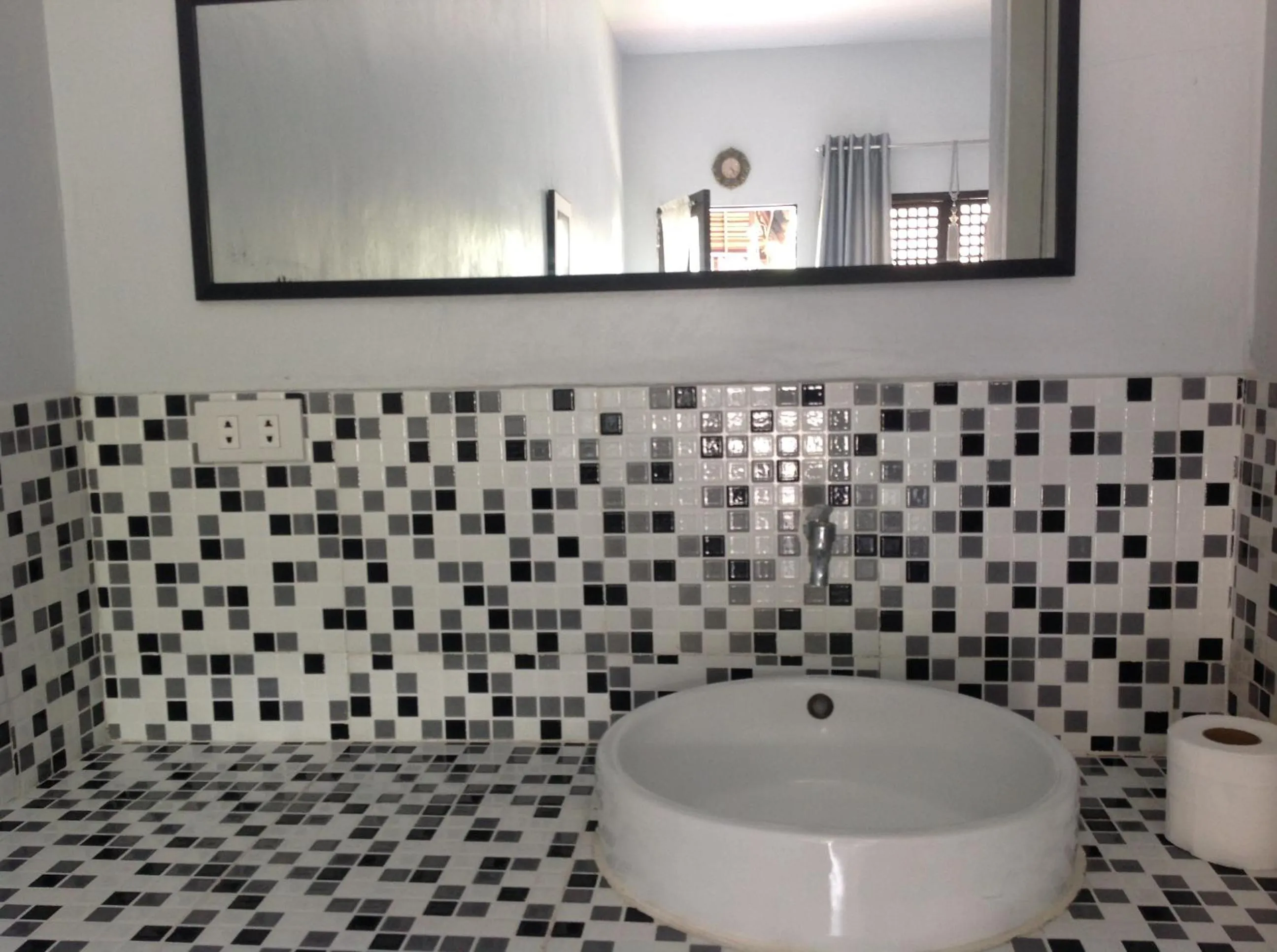 Bathroom in Mount Pinatubo Base Camp at CASA HERMOGINA