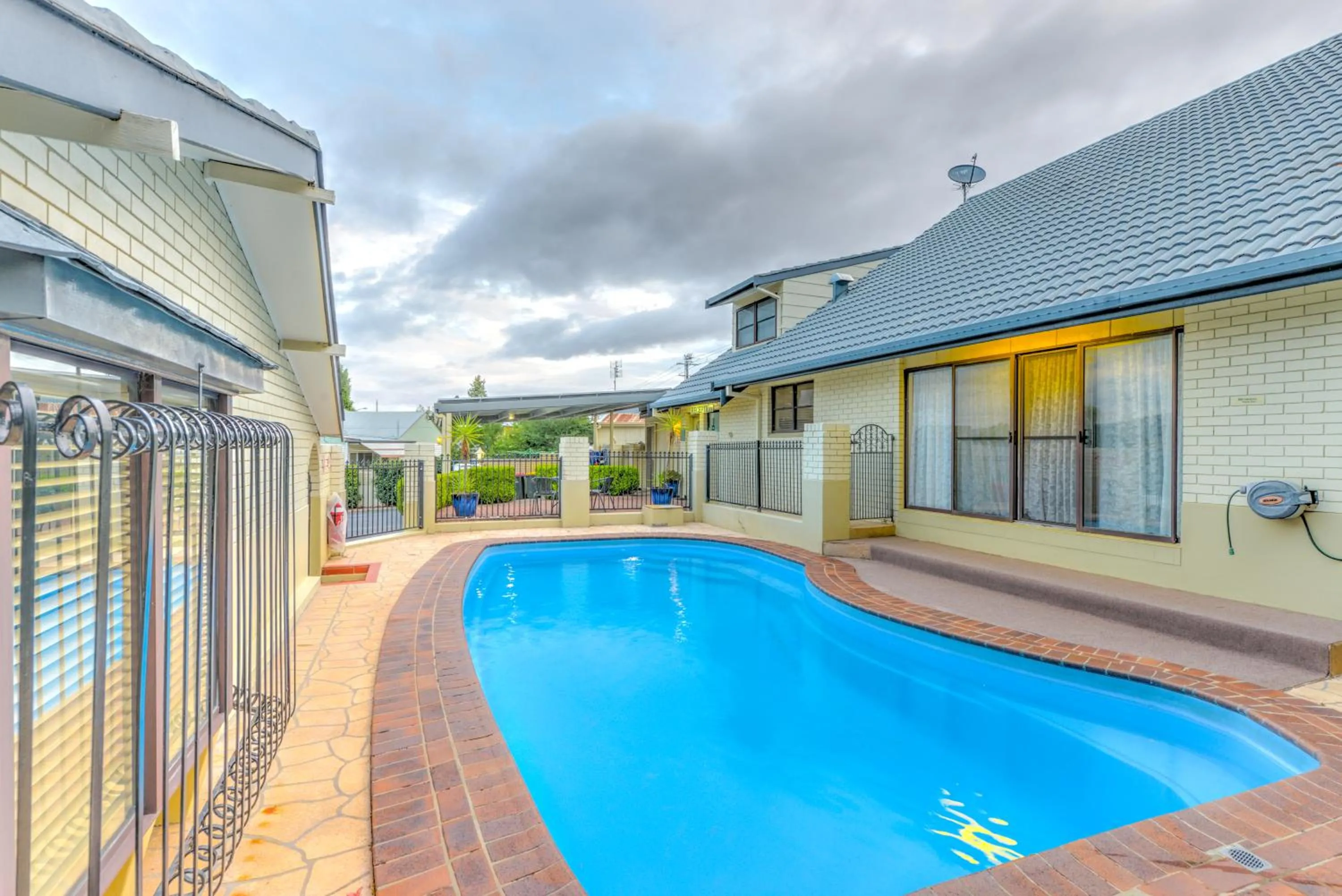 Property building in Motel Grande