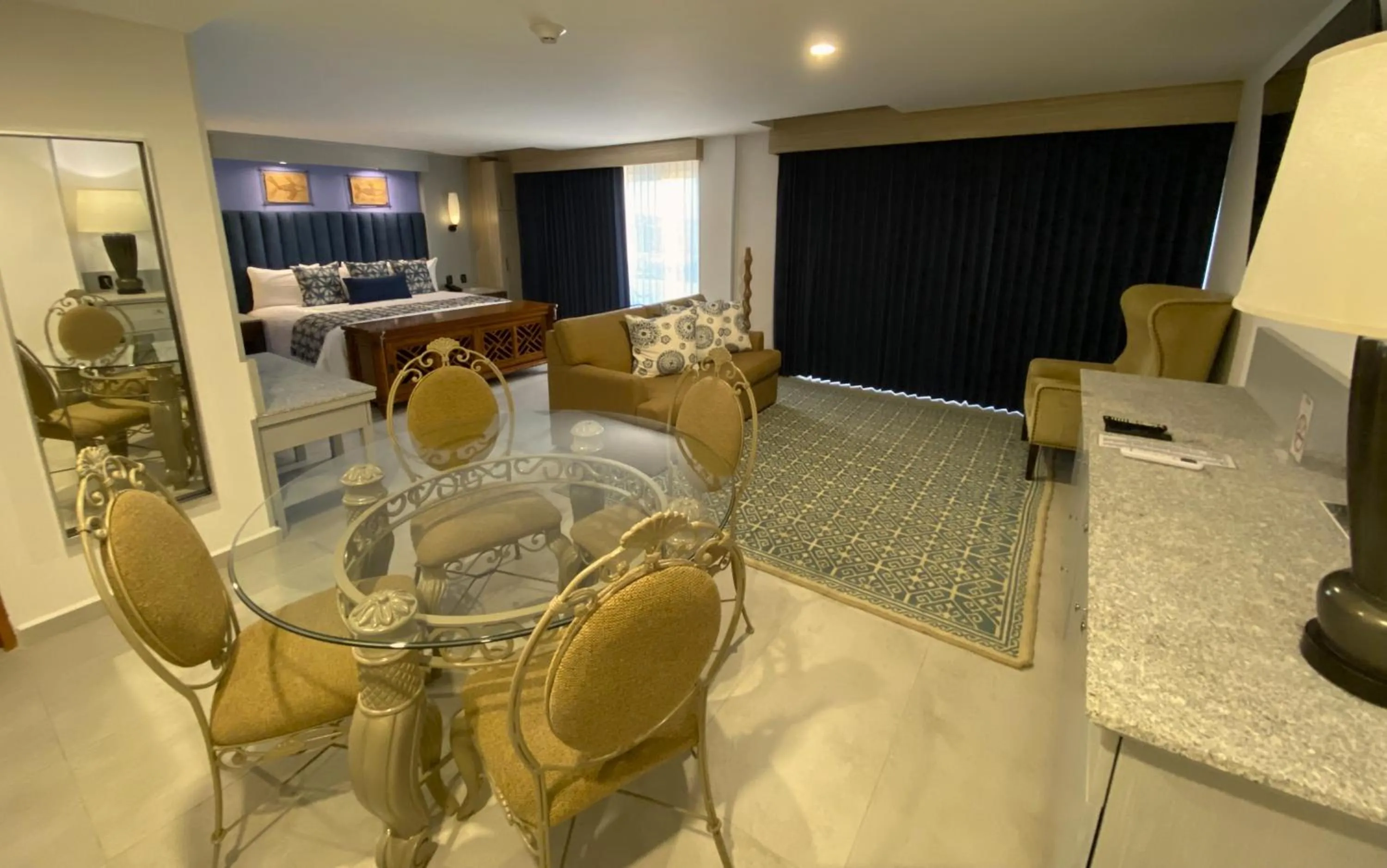 Photo of the whole room in Hotel HBlue Malecón