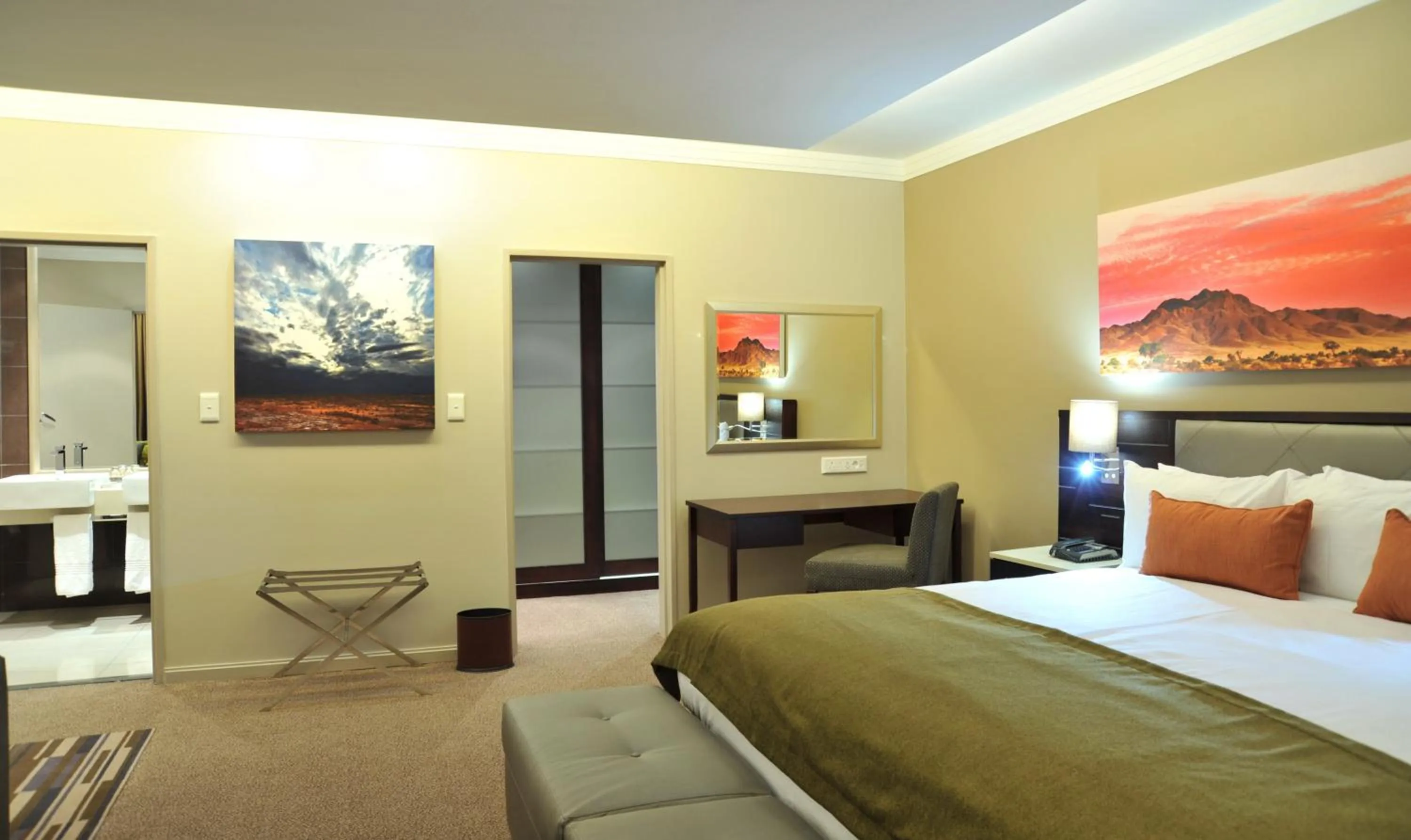 Bedroom, Bed in Cresta Mahalapye Hotel