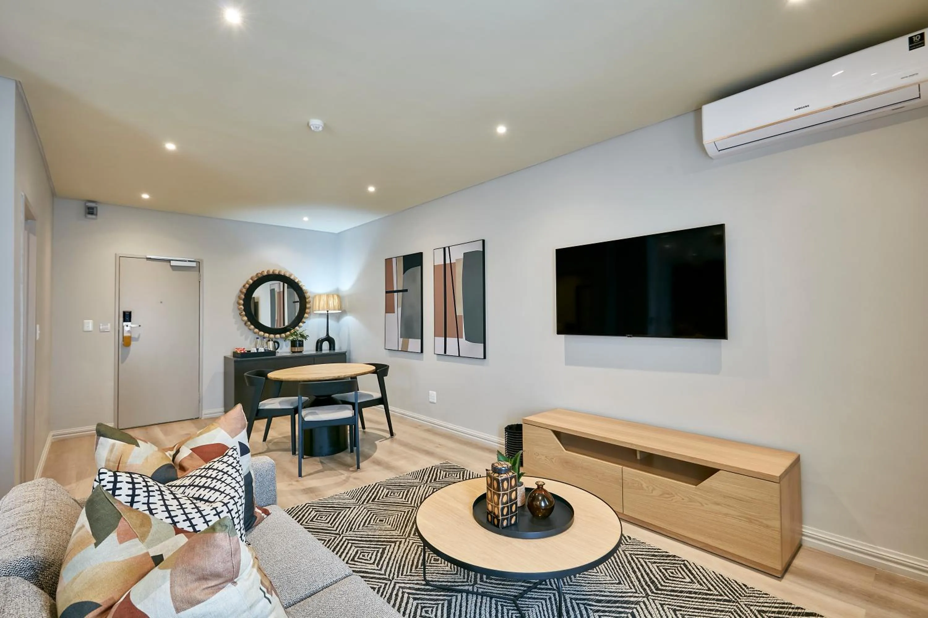 TV and multimedia in Cresta Mahalapye Hotel