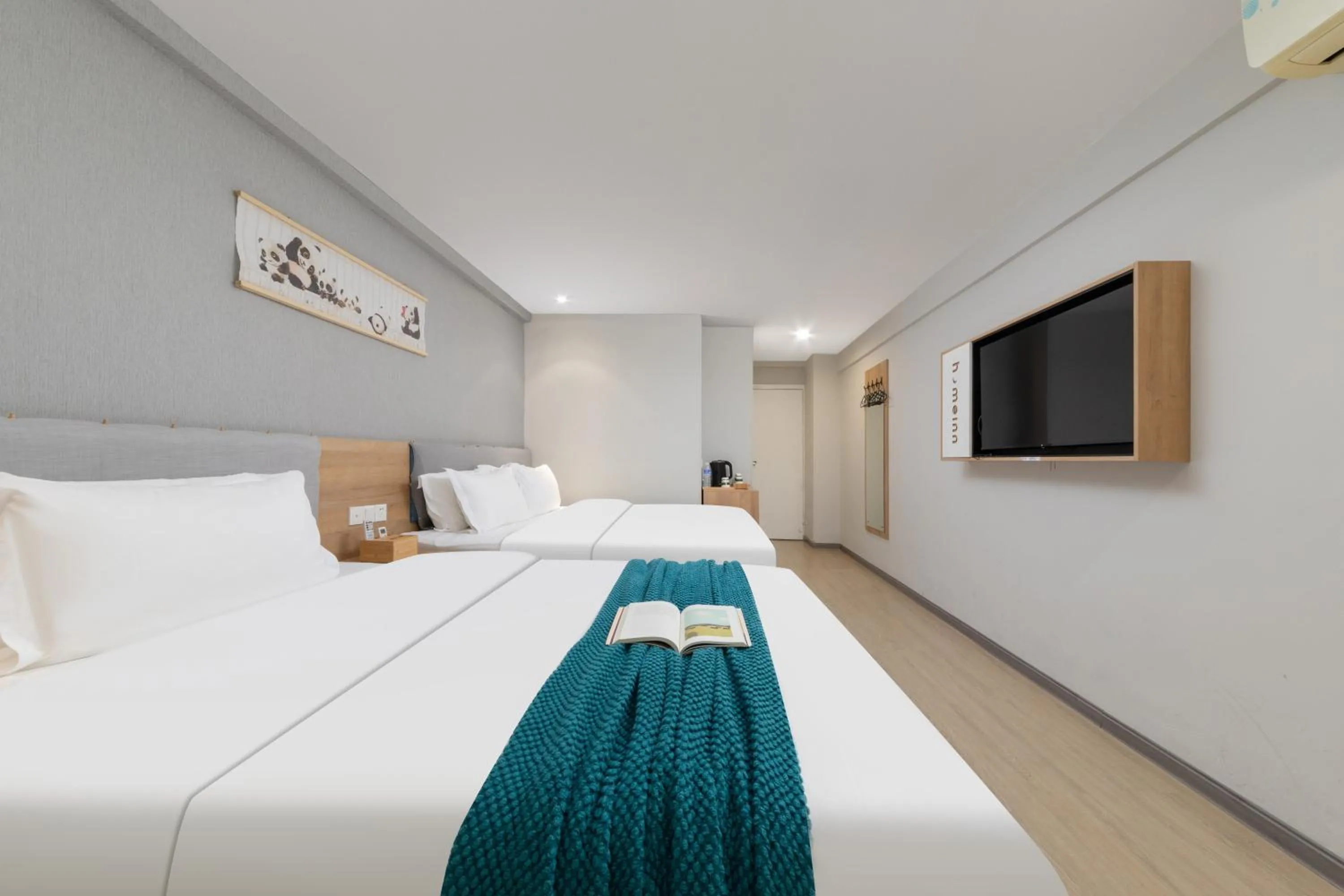 Bed in Home Inn Huayi Selected Yellow Crane Tower Tang Hualin Branch