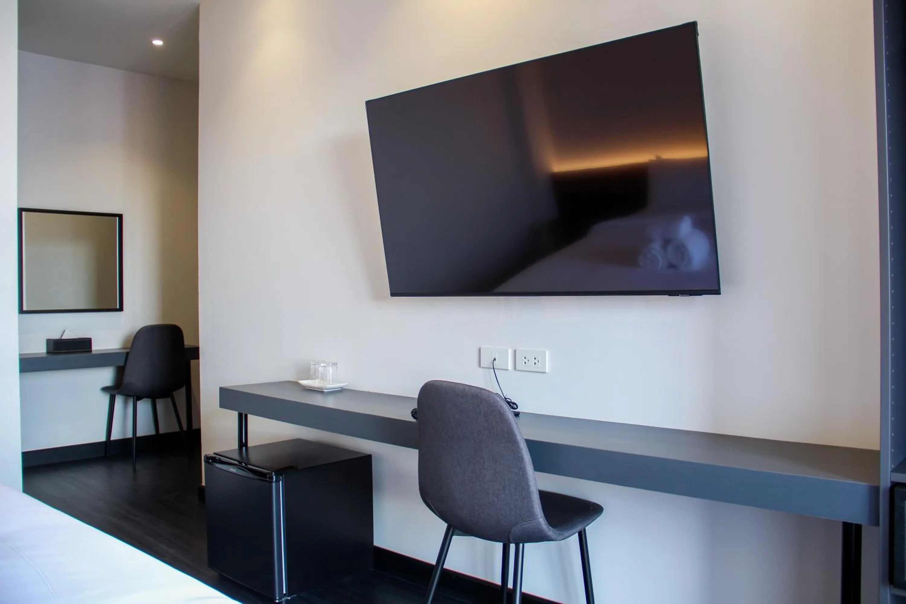 TV and multimedia in iThaphae Hotel