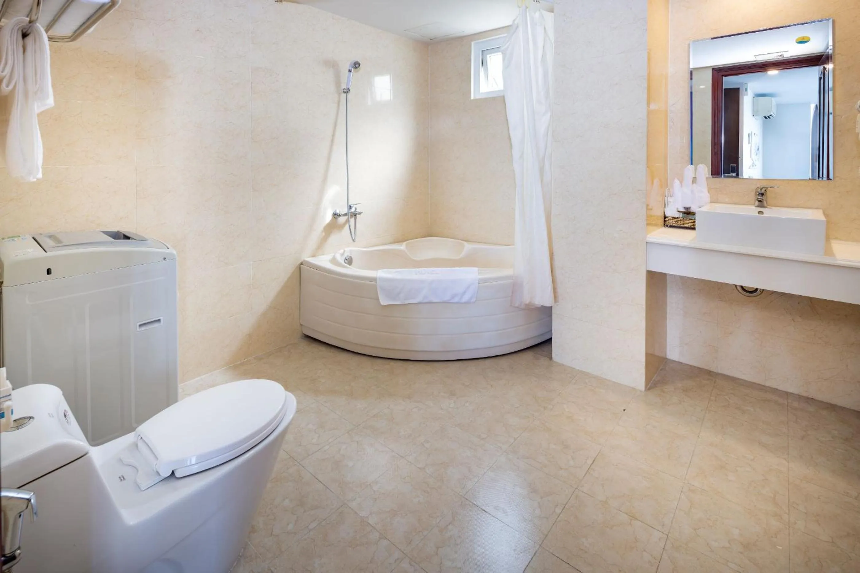 Bathroom in Paris Luxury Hotel & Apartment Nha Trang