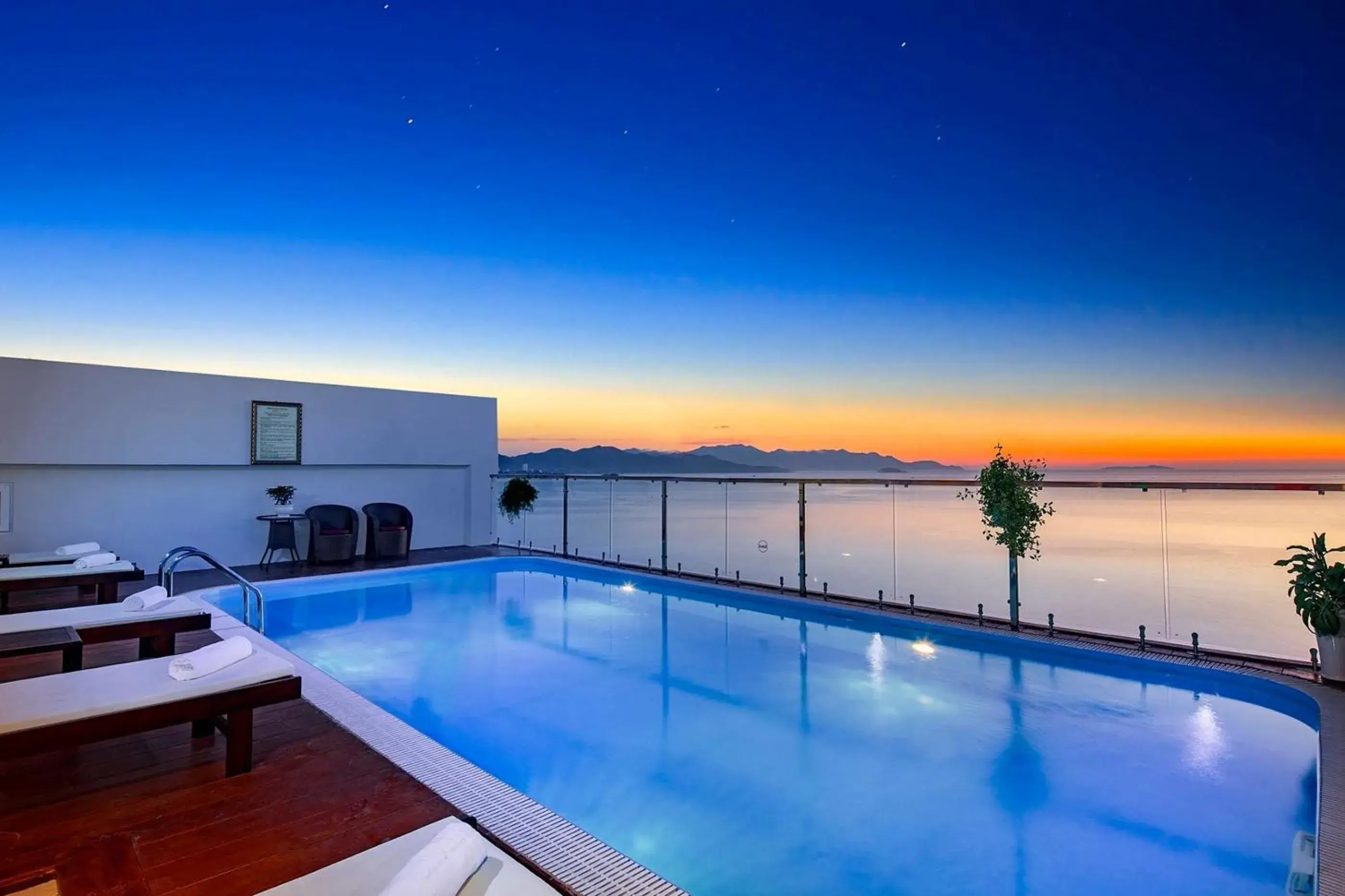 Pool view in Paris Luxury Hotel & Apartment Nha Trang Pool view in Paris Luxury Hotel & Apartment Nha Trang