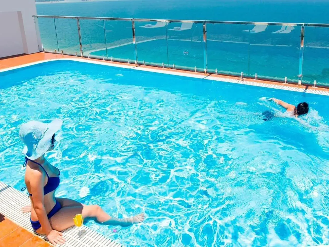 Swimming pool in Paris Luxury Hotel & Apartment Nha Trang Swimming pool in Paris Luxury Hotel & Apartment Nha Trang