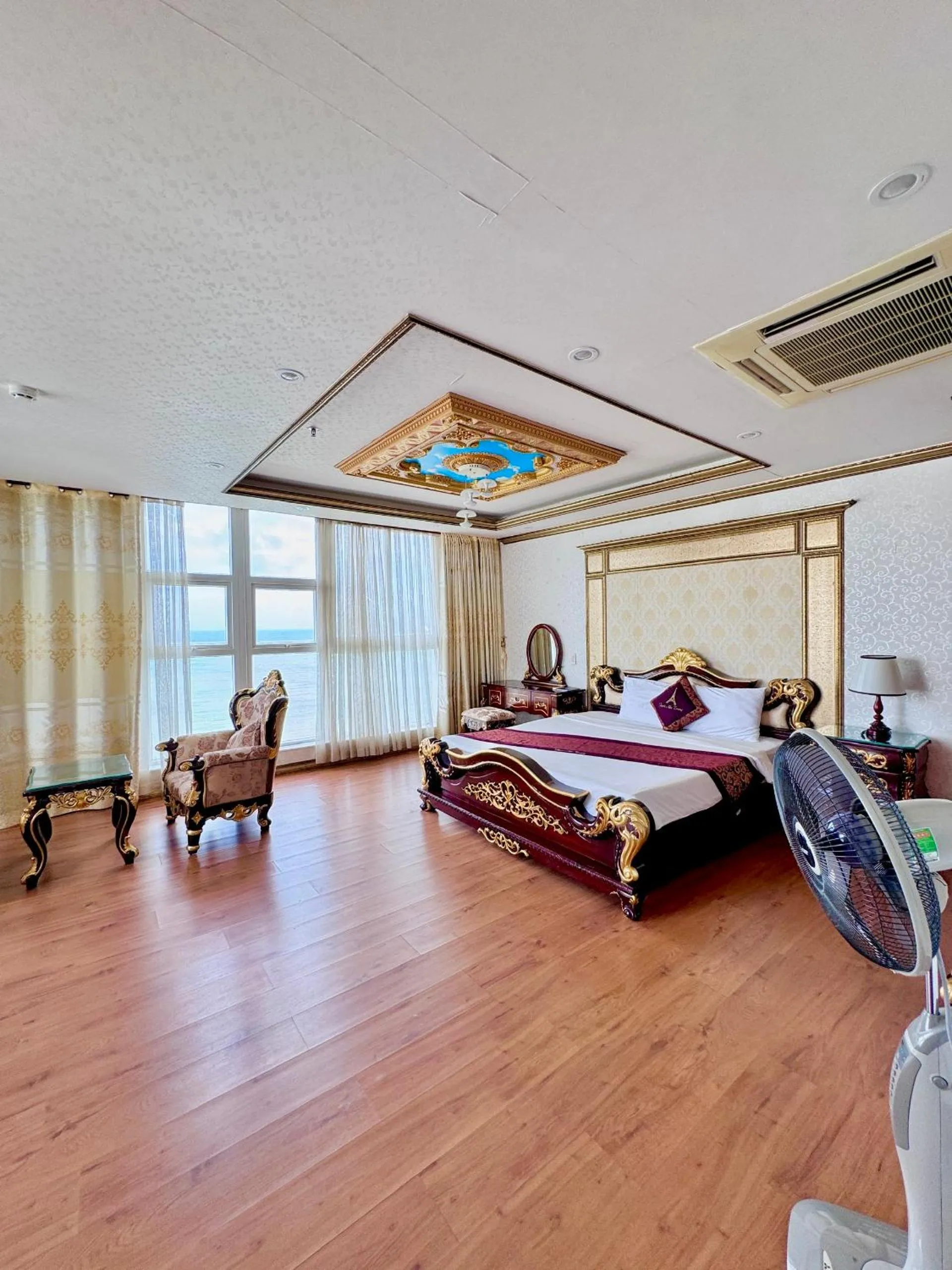 Bed in Paris Luxury Hotel & Apartment Nha Trang