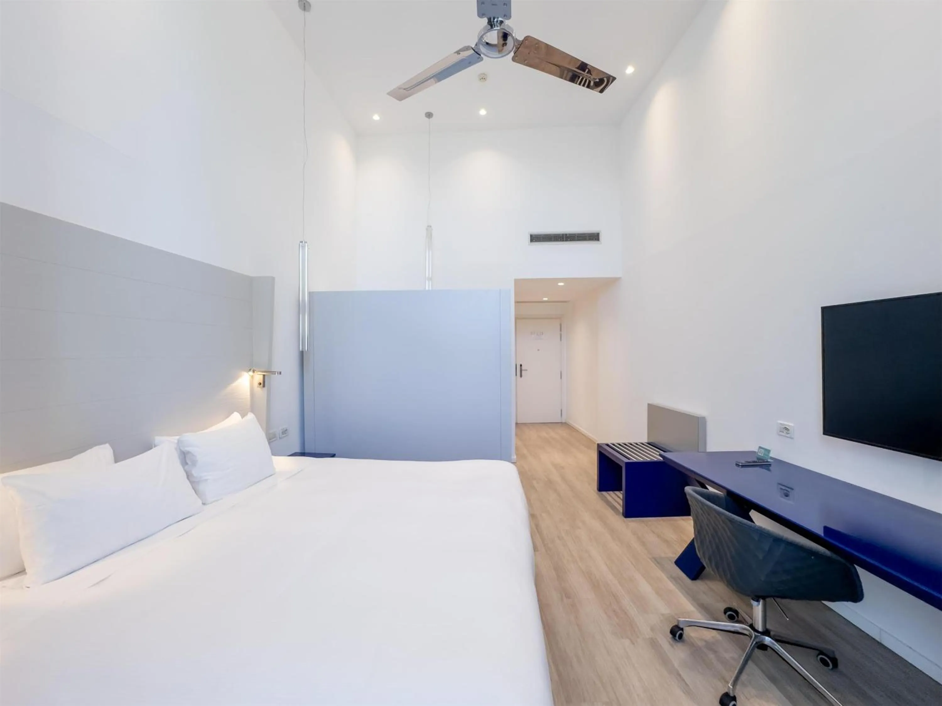 Photo of the whole room, Bed in Hilton Sorrento Palace