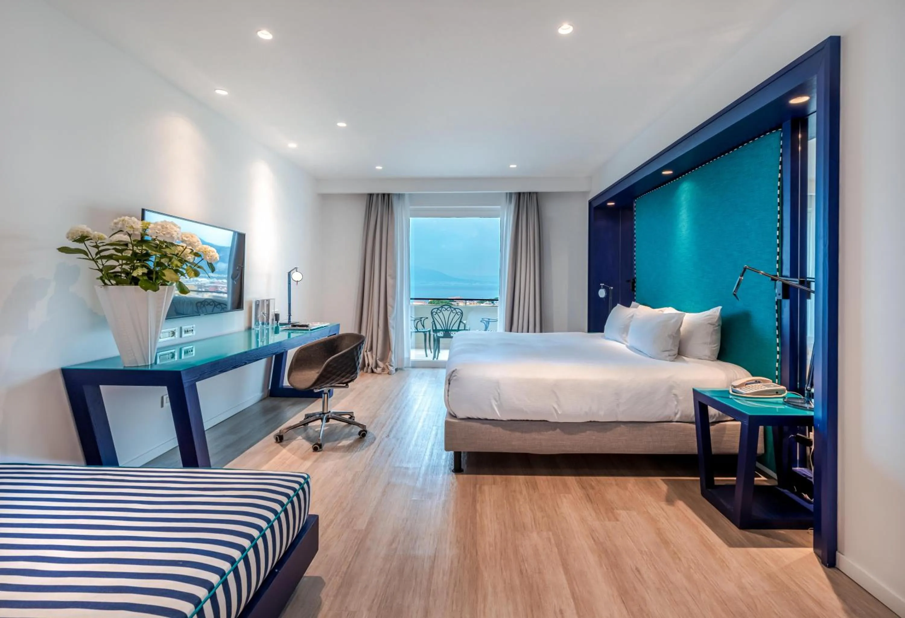 View (from property/room), Bed in Hilton Sorrento Palace