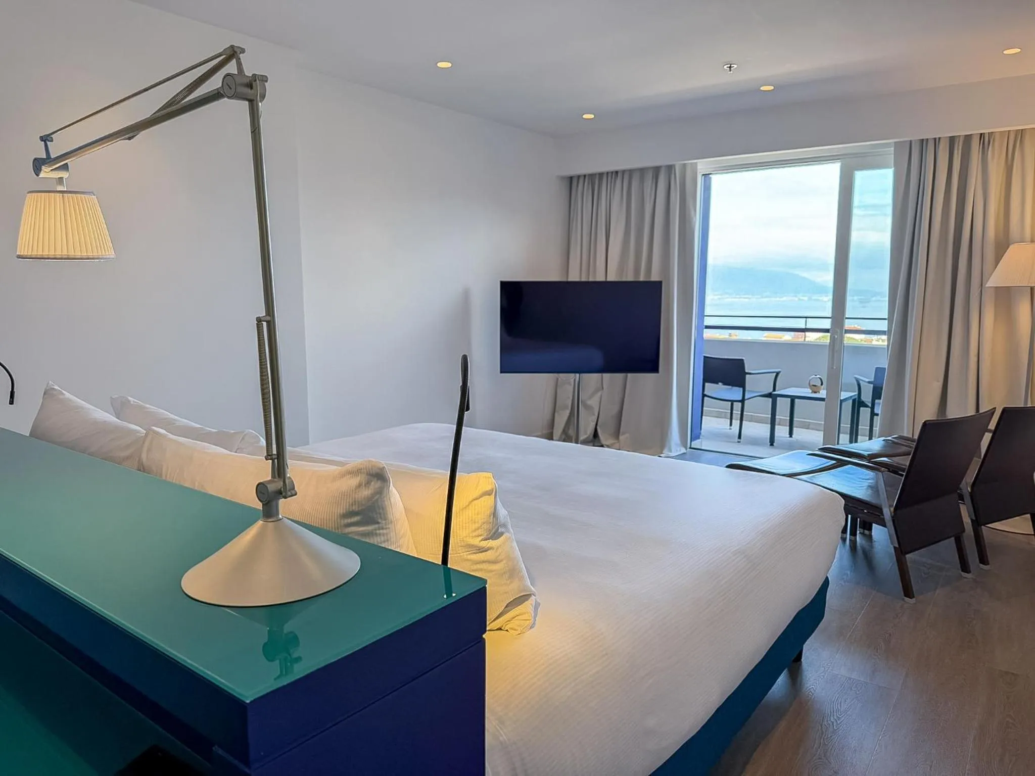 TV and multimedia, Bed in Hilton Sorrento Palace