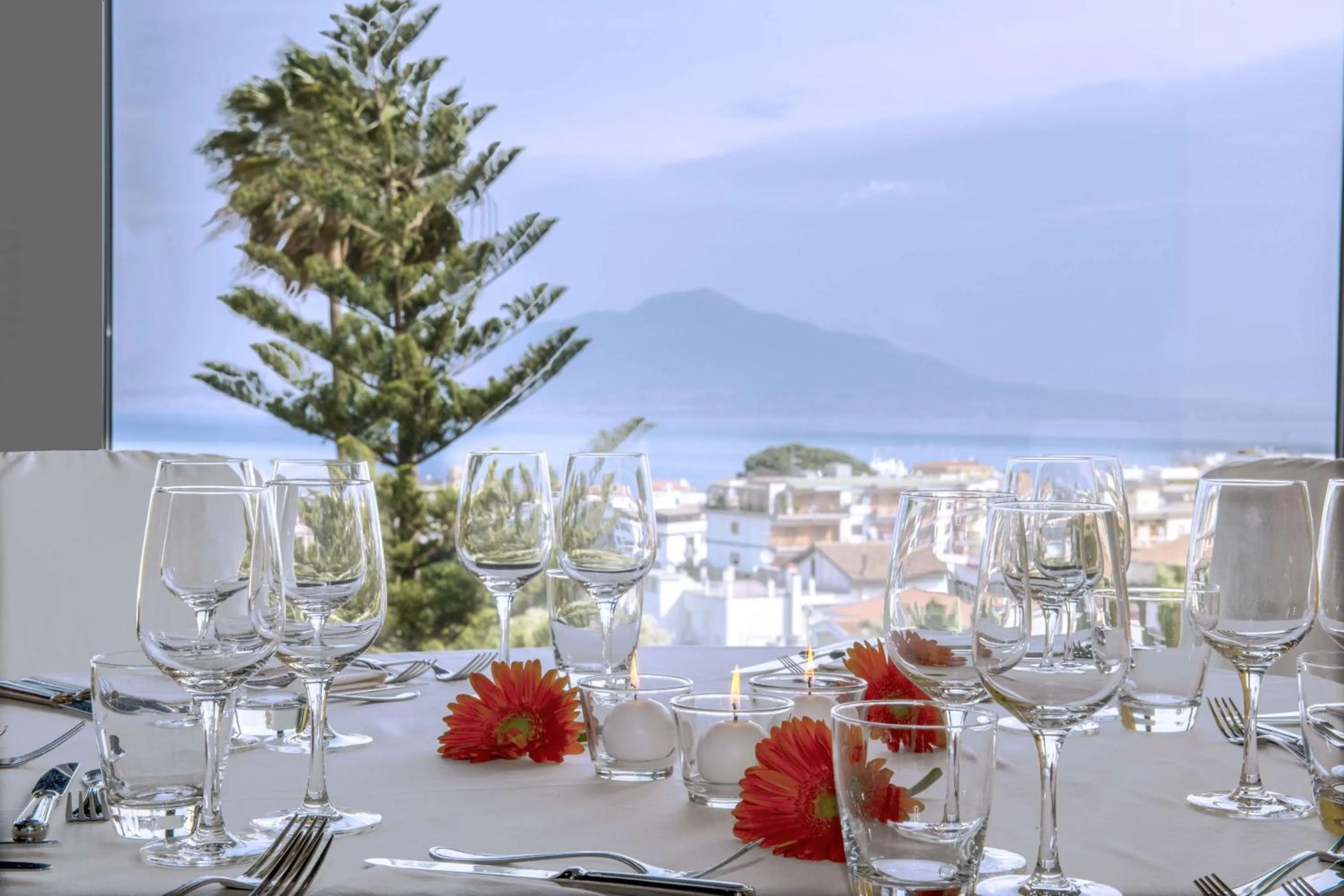 Restaurant/places to eat in Hilton Sorrento Palace
