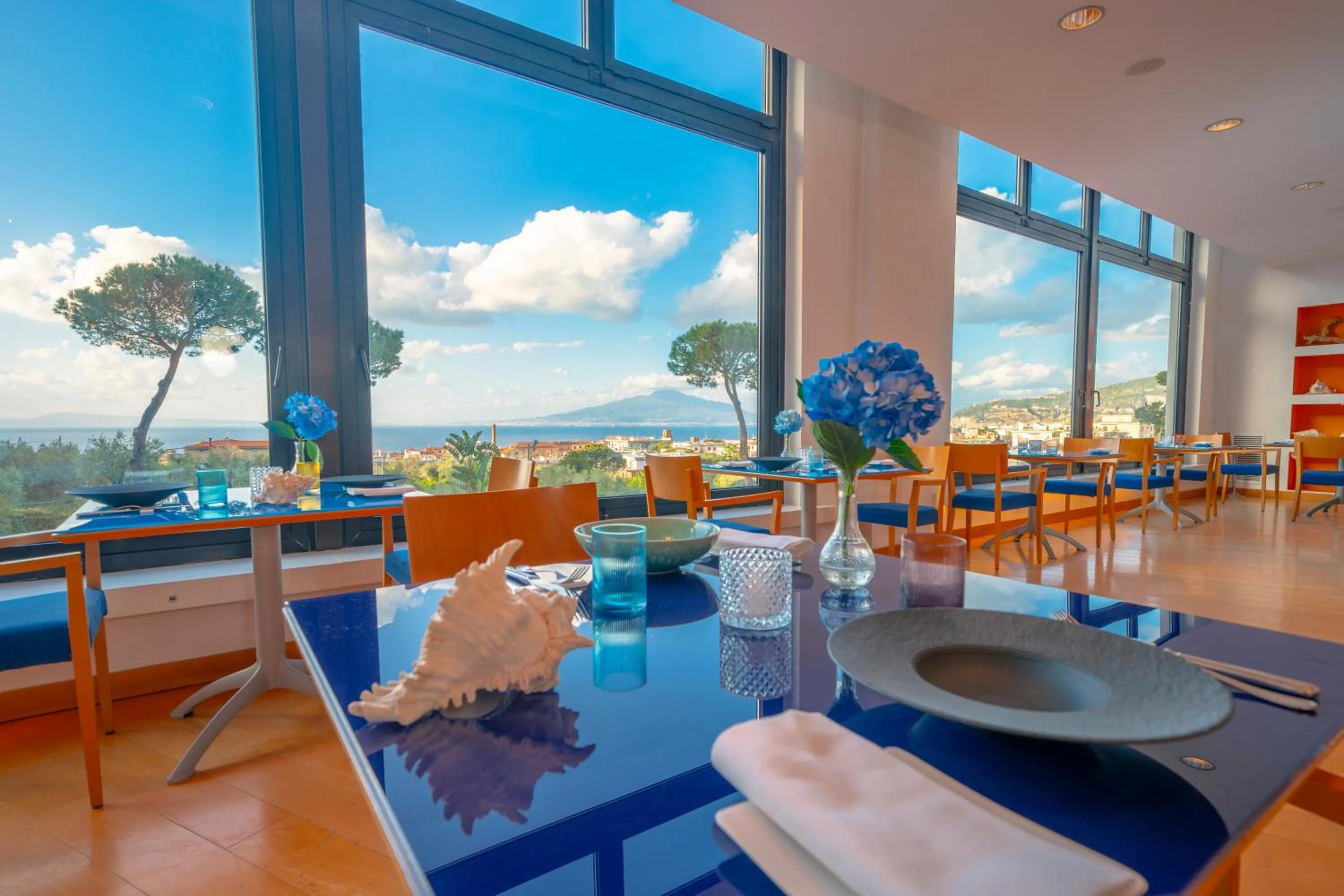 Restaurant/places to eat in Hilton Sorrento Palace