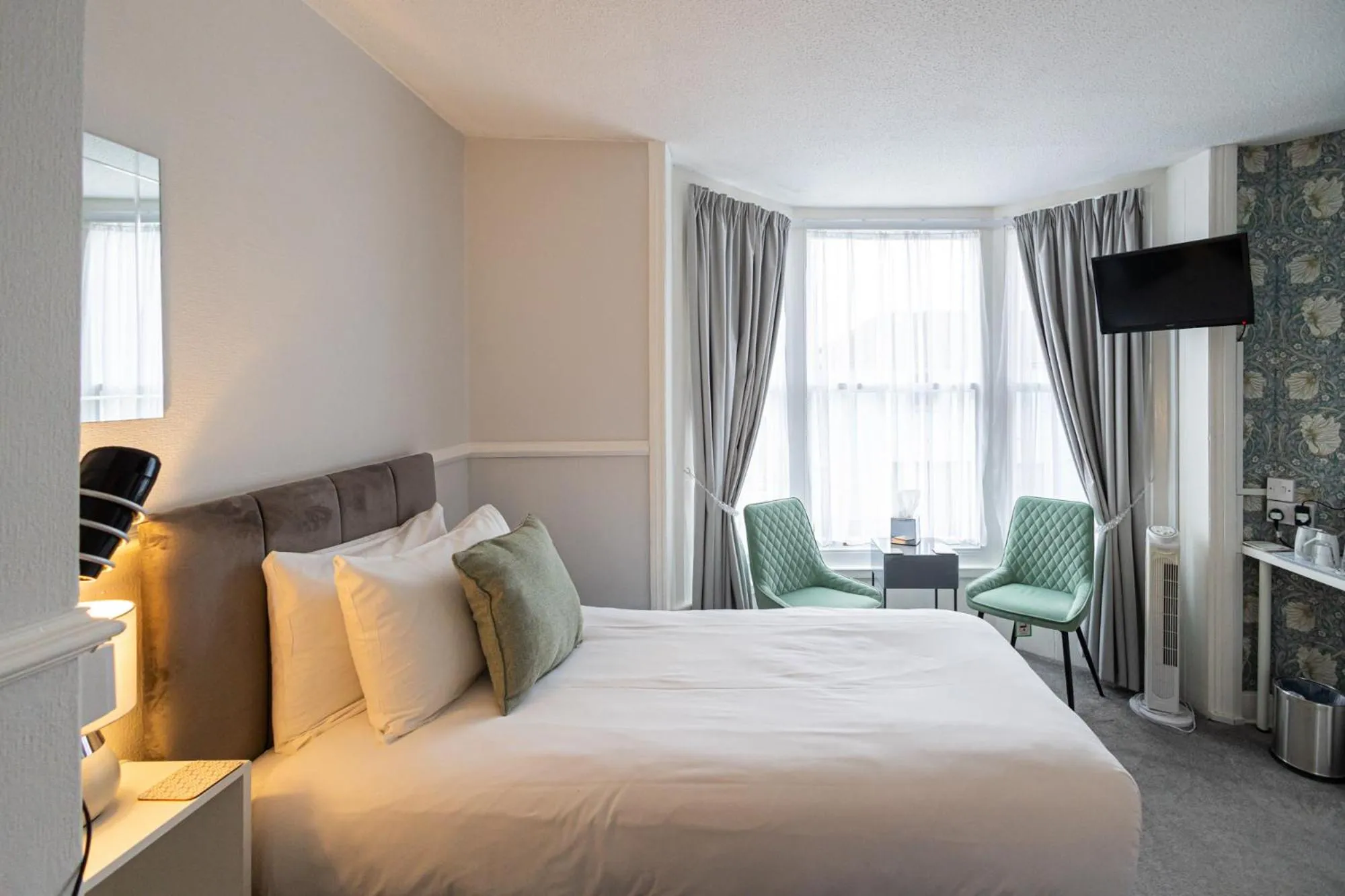 Bedroom, Bed in Gresham Guest House