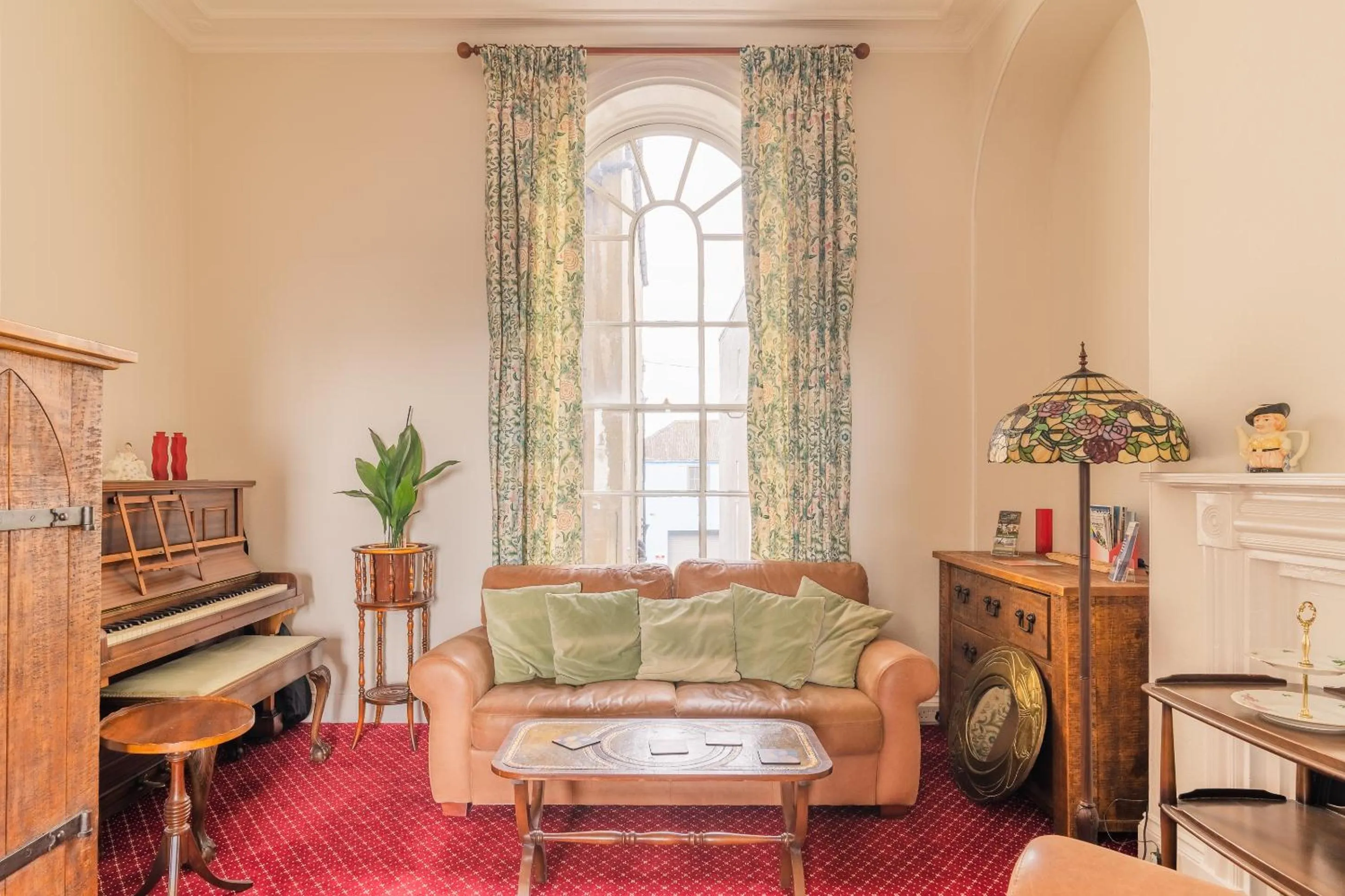 Communal lounge/ TV room in Gresham Guest House