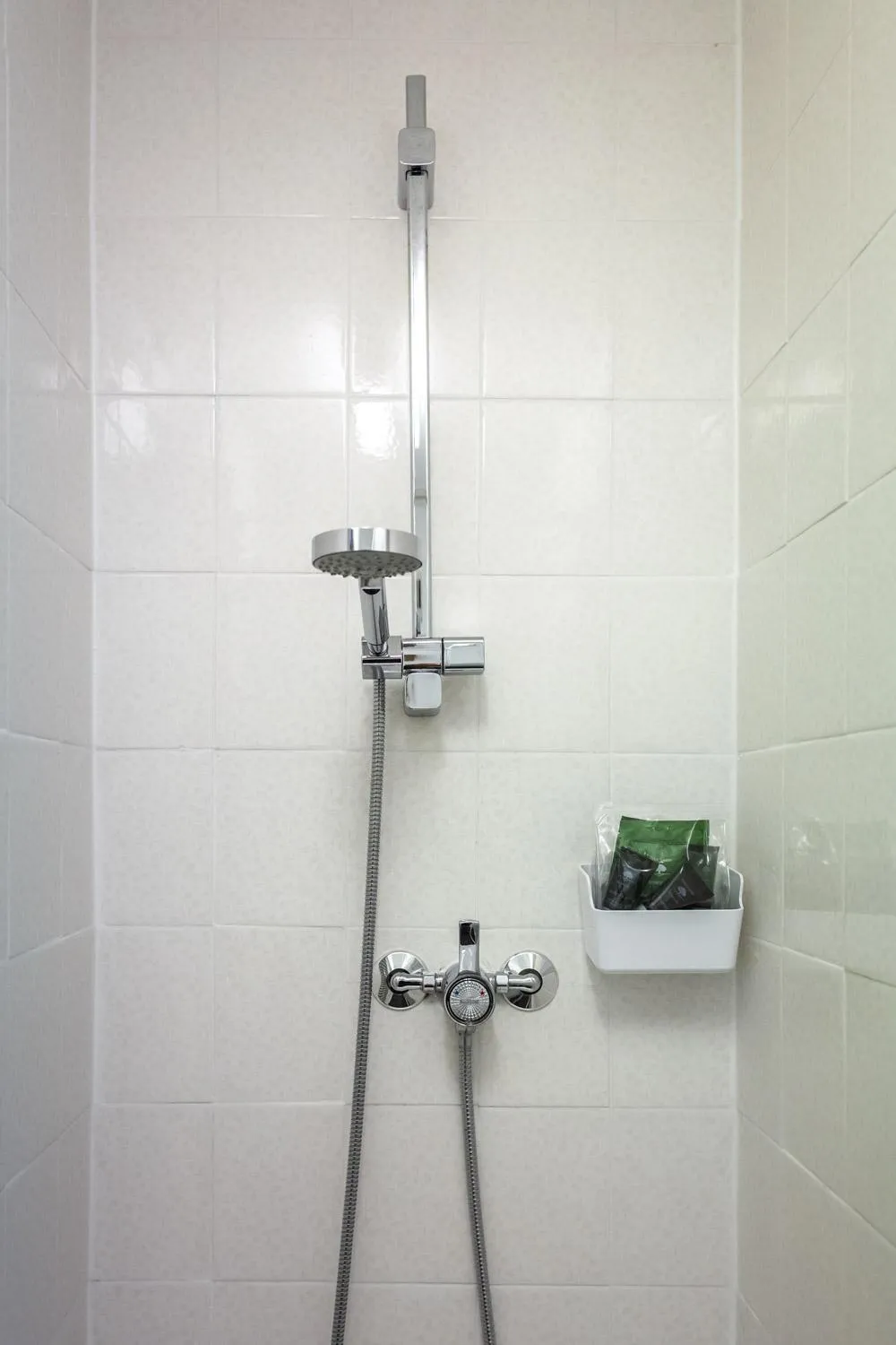 Shower in Gresham Guest House