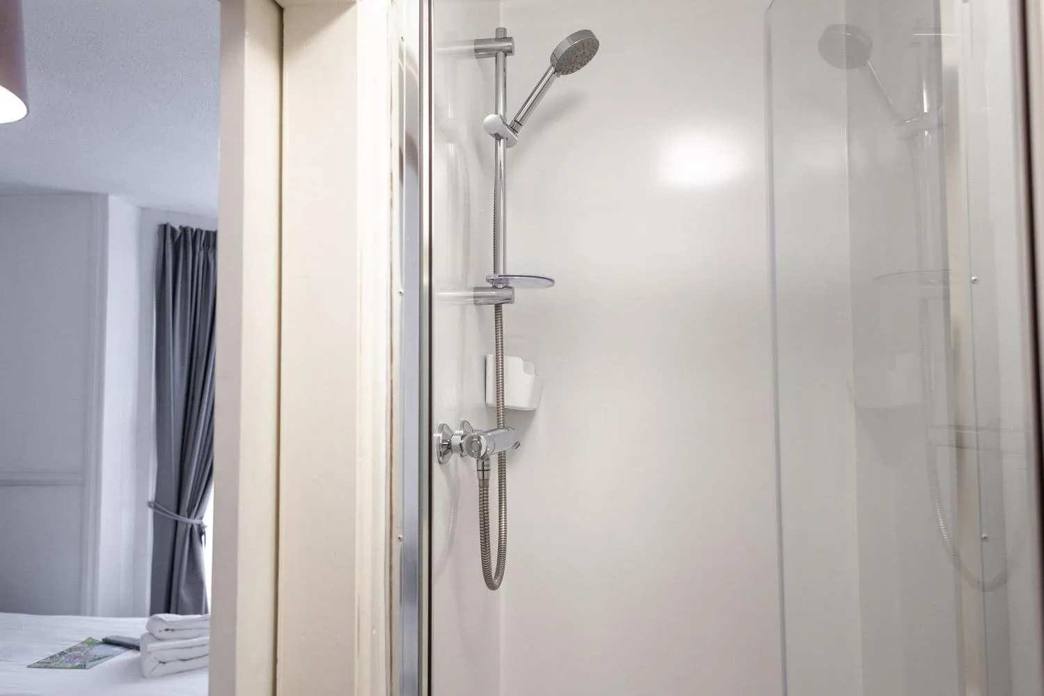 Shower in Gresham Guest House