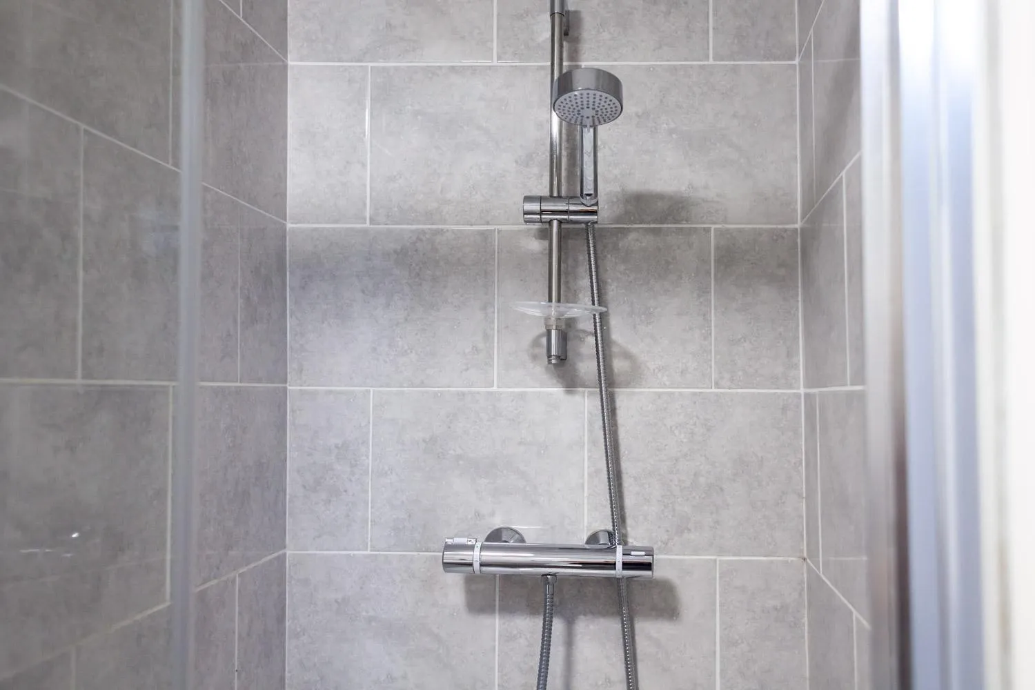 Shower in Gresham Guest House