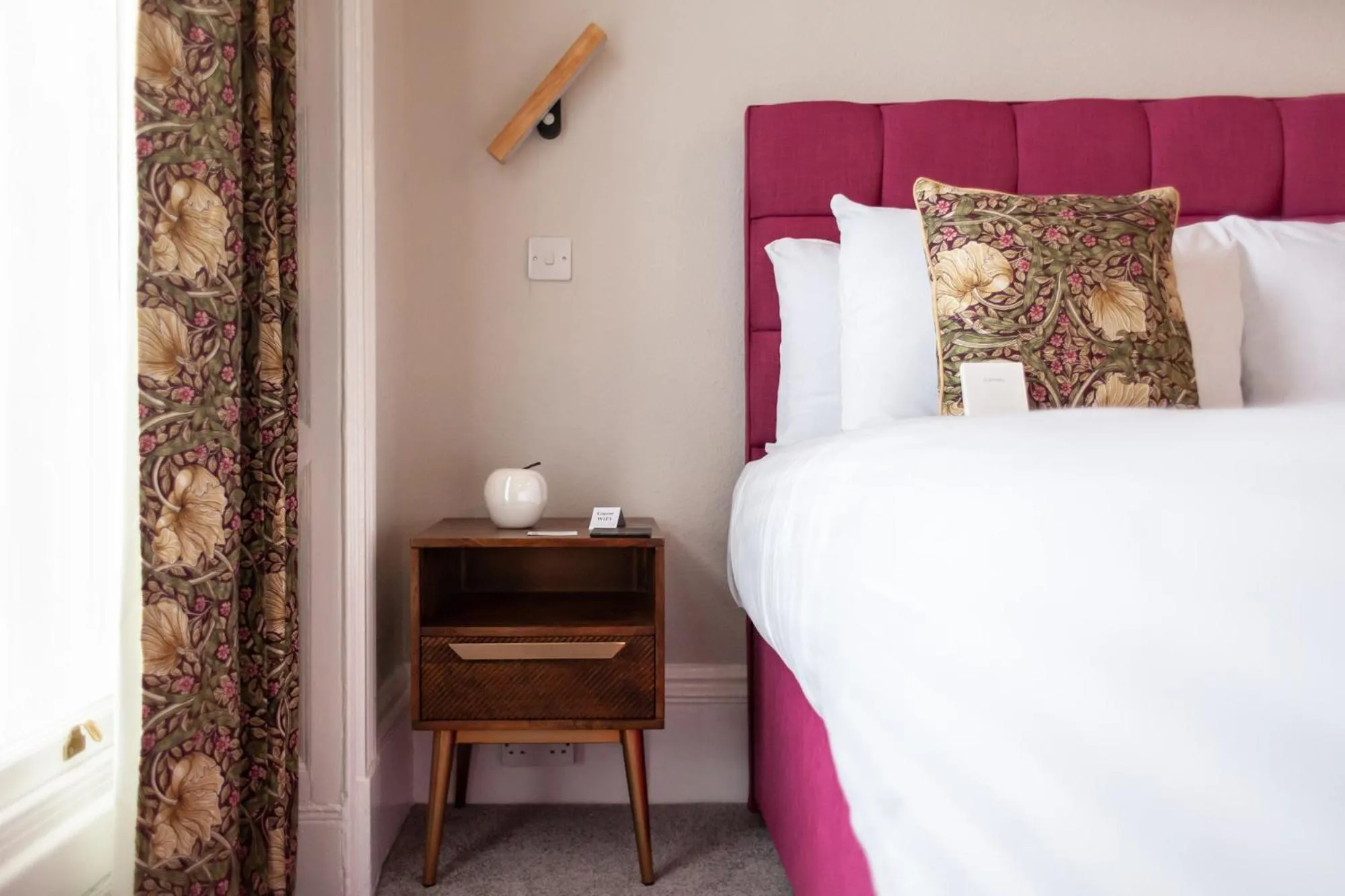 Bedroom, Bed in Gresham Guest House