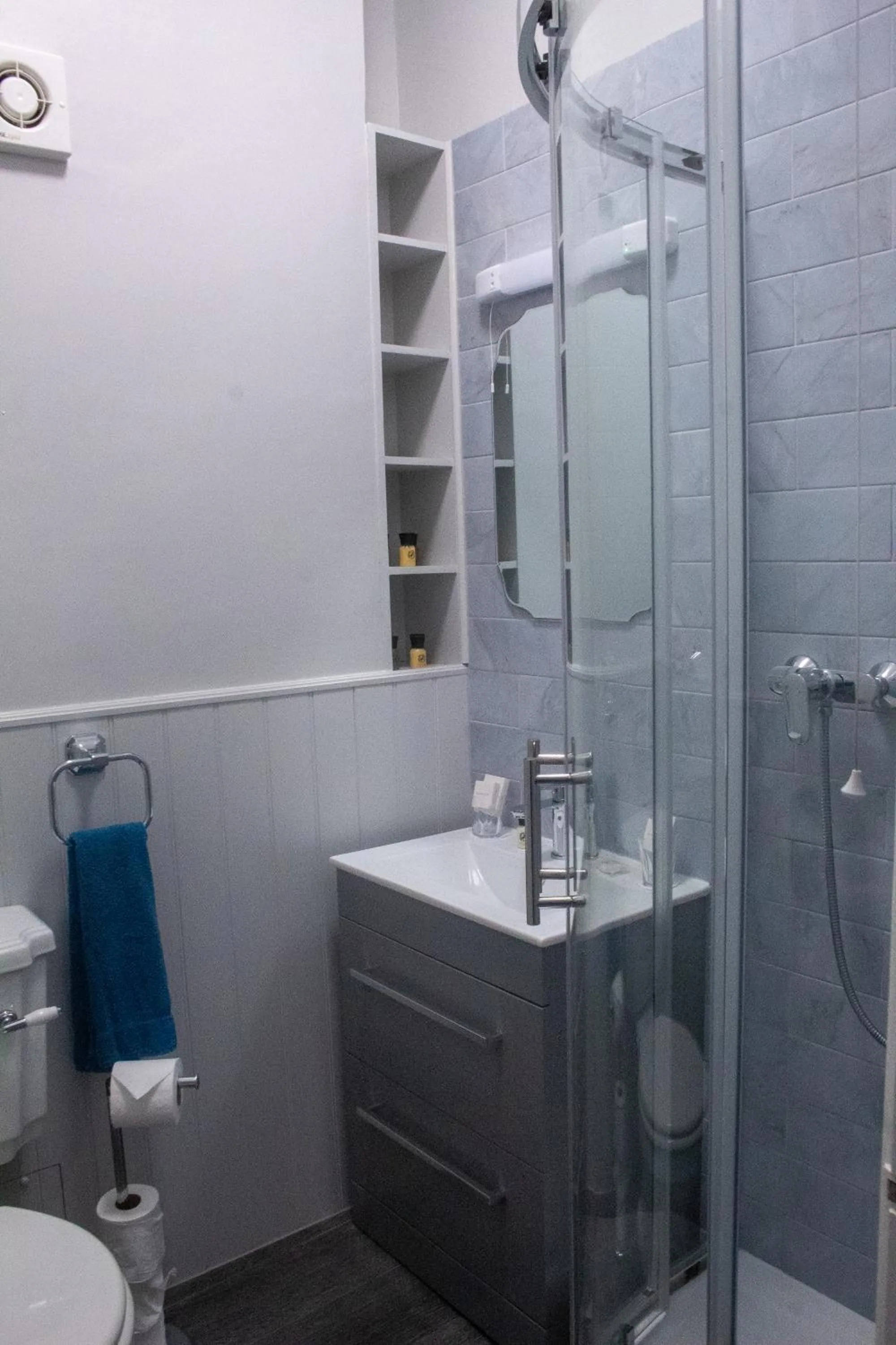 Bathroom in Gresham Guest House