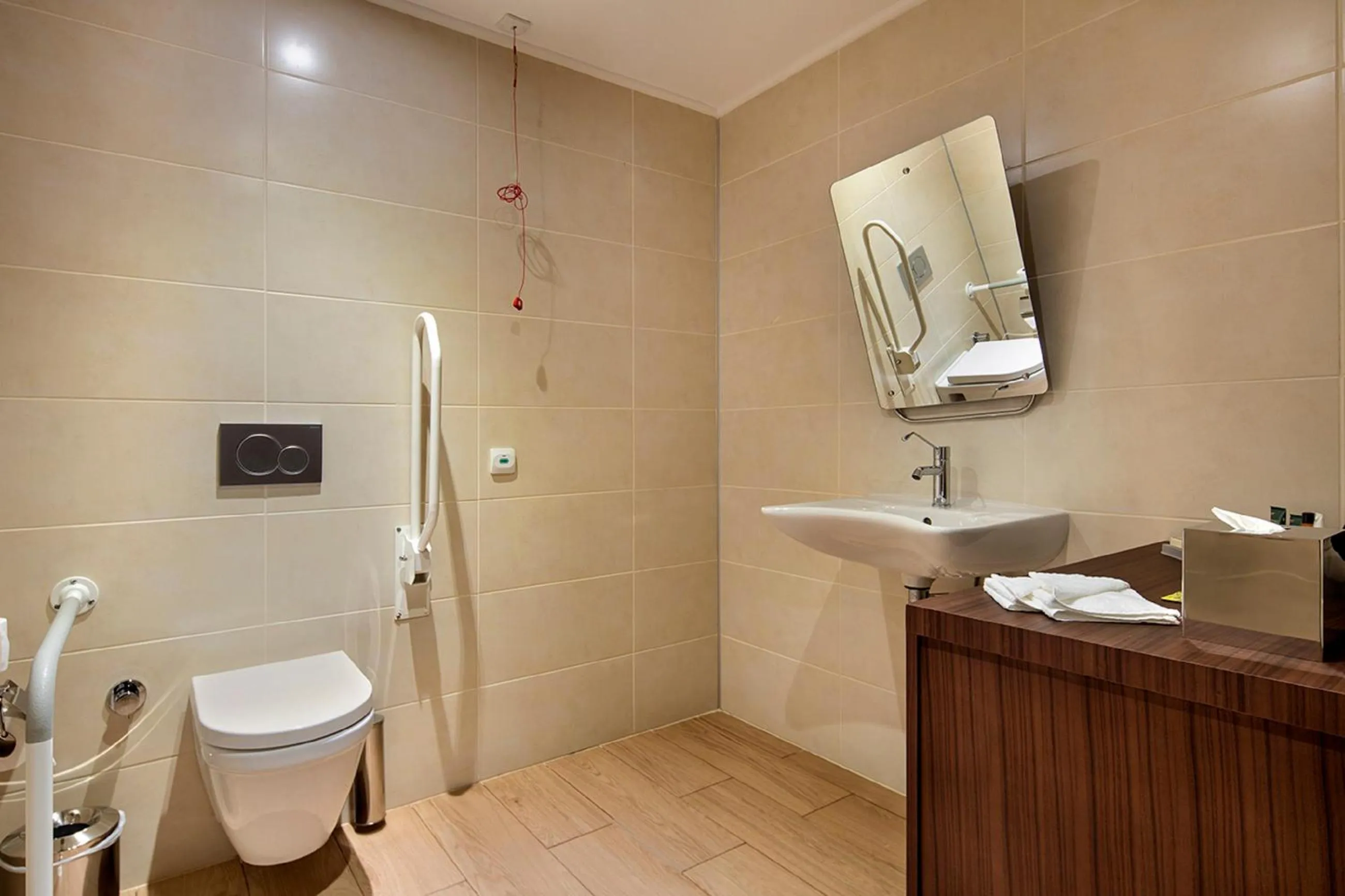 Shower in Hilton Garden Inn Izmir Bayrakli