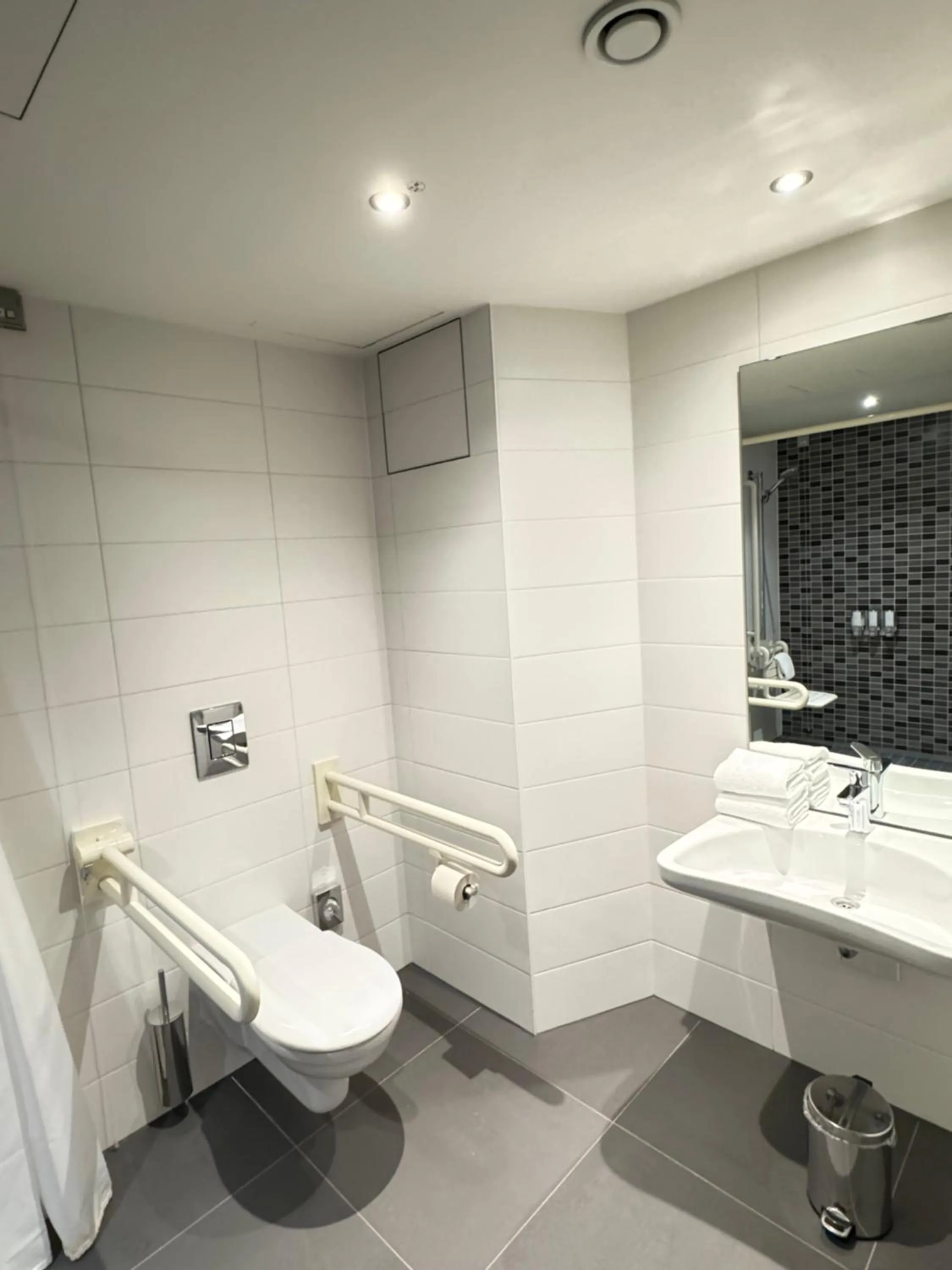 Toilet in Hampton by Hilton Frankfurt City Centre