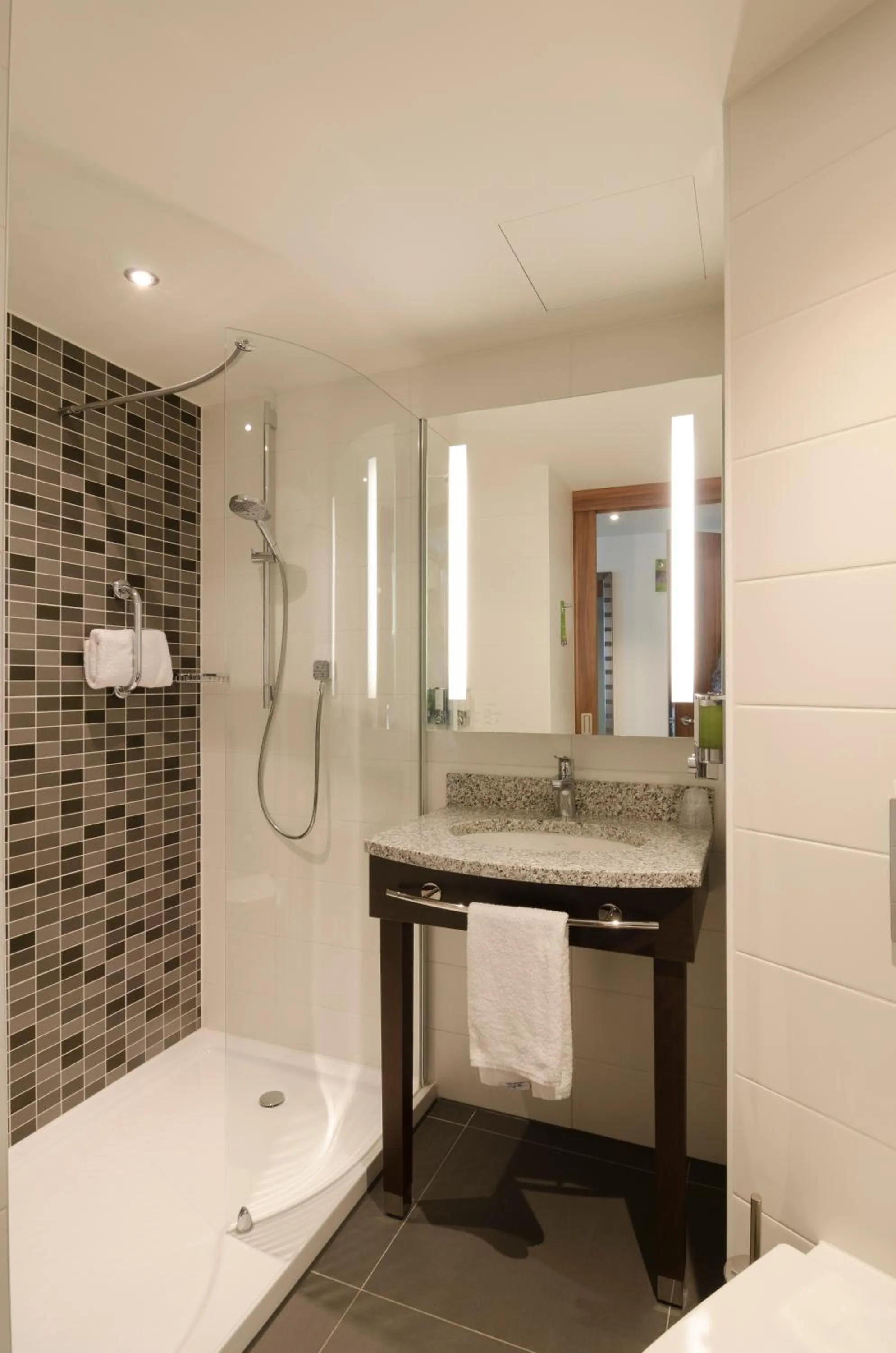 Shower in Hampton by Hilton Frankfurt City Centre