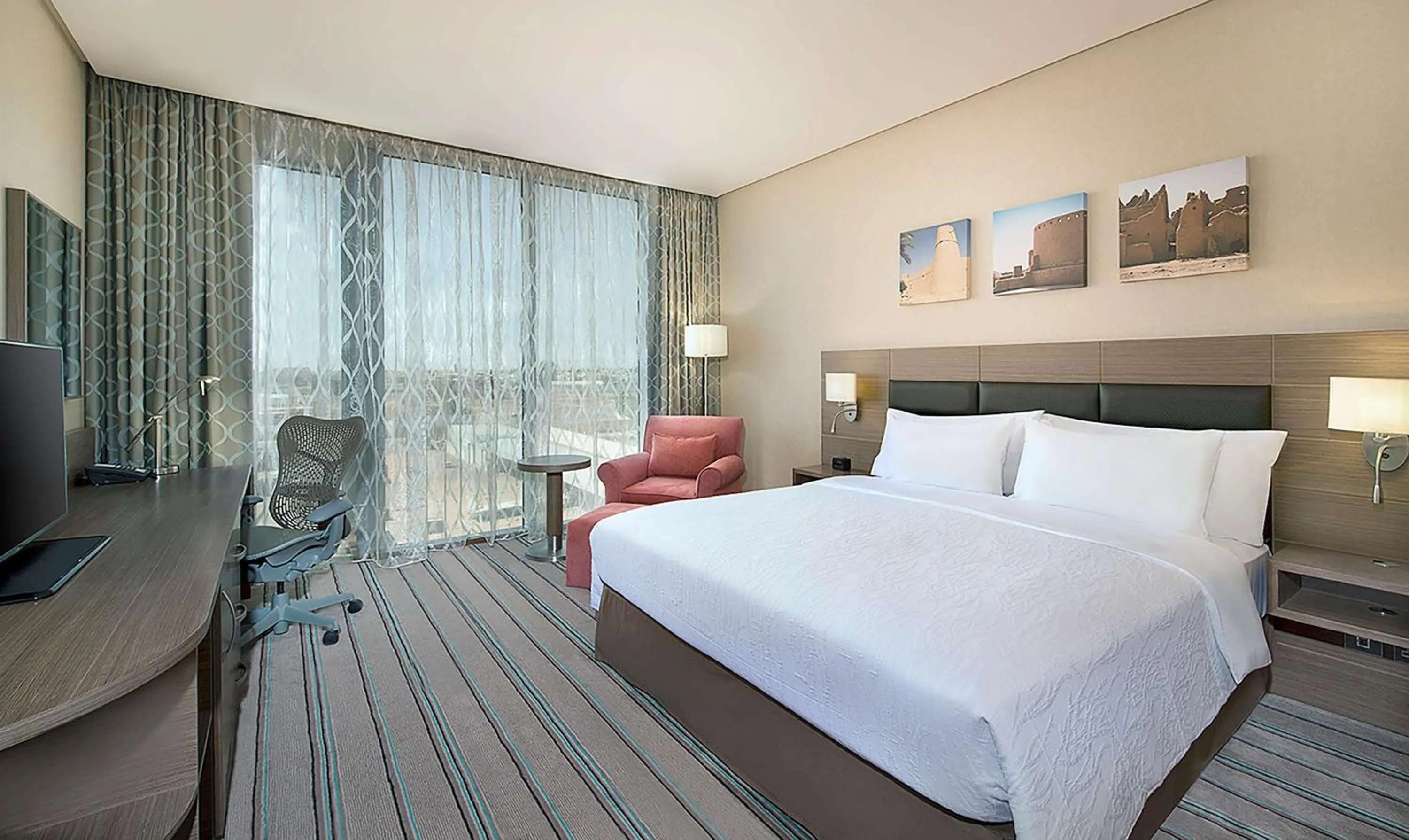 Bedroom, Bed in Hilton Garden Inn Tabuk