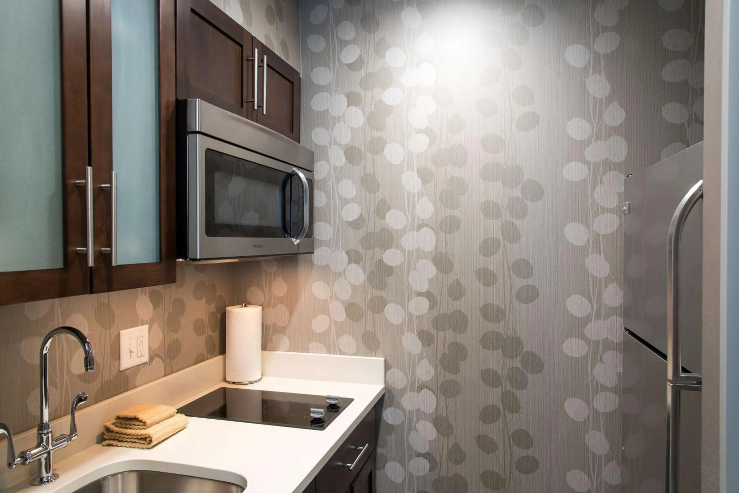 Kitchen or kitchenette in Homewood Suites by Hilton Cleveland/Sheffield