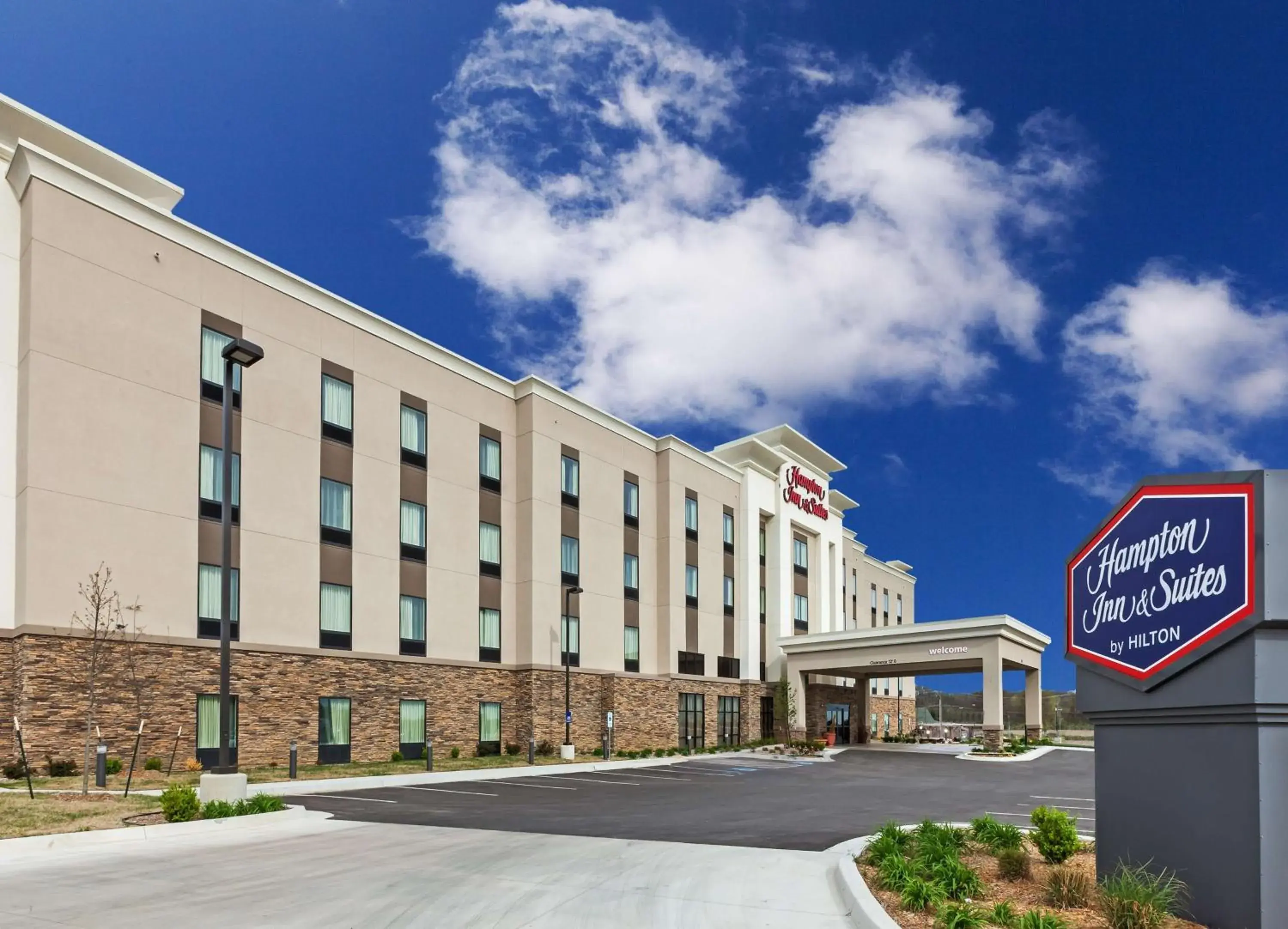 Property building in Hampton Inn & Suites Claremore Property building in Hampton Inn & Suites Claremore