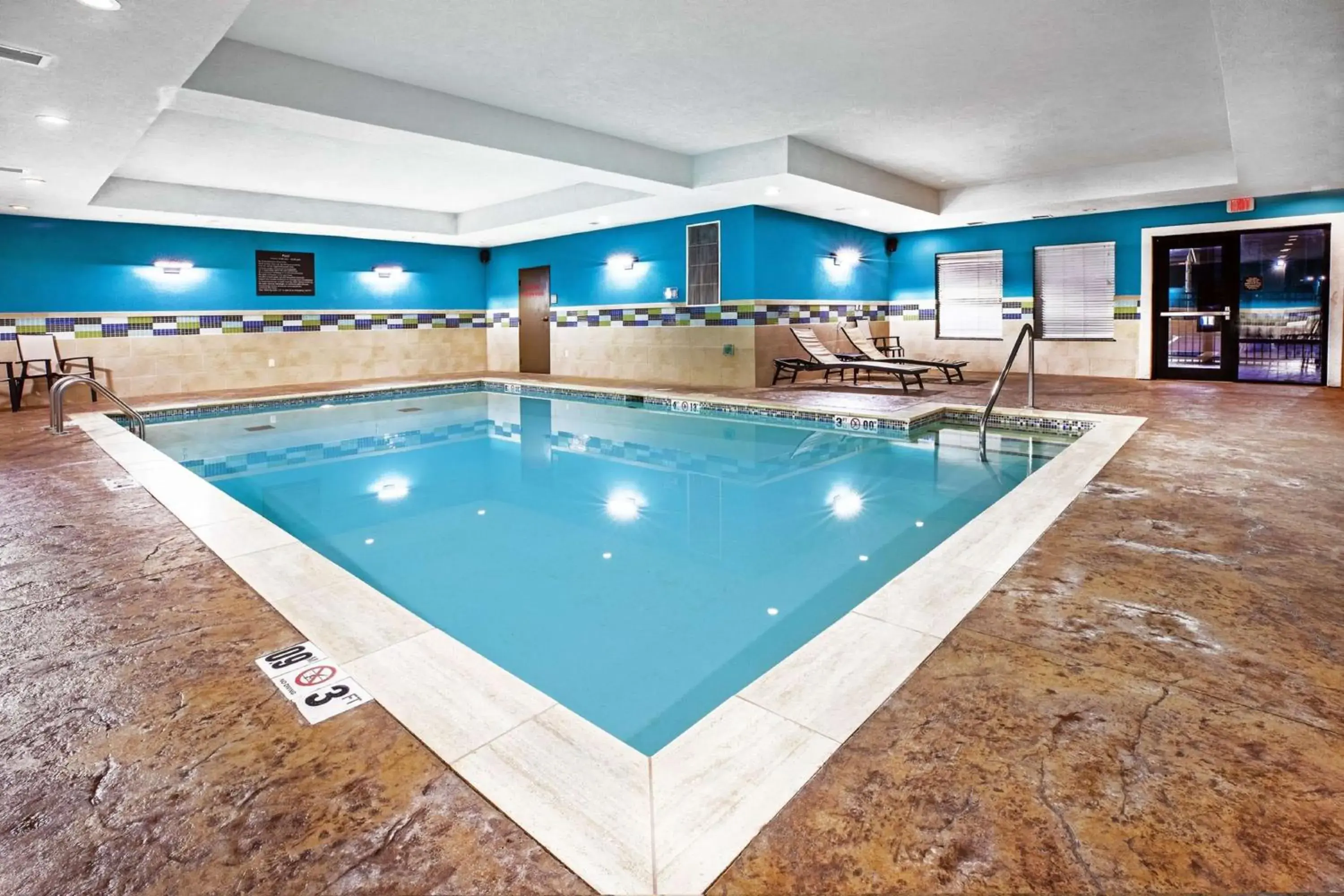 Swimming pool in Hampton Inn & Suites Claremore Swimming pool in Hampton Inn & Suites Claremore