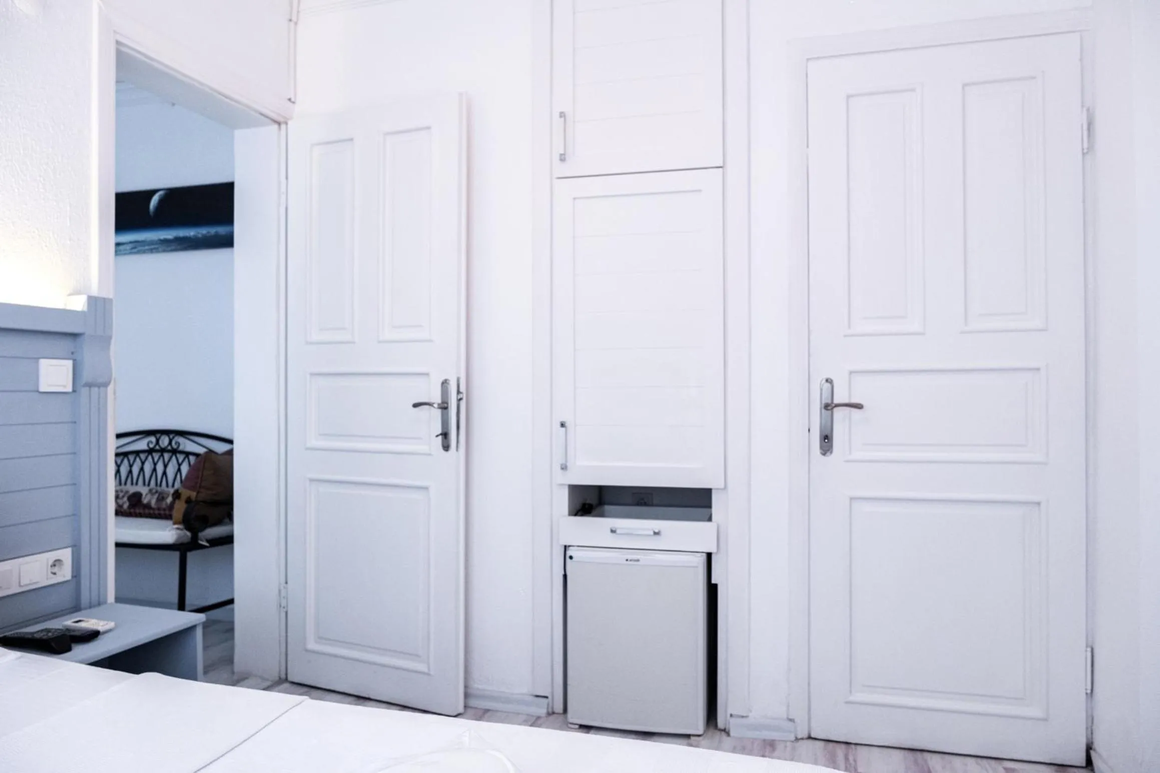 wardrobe in Mauna Hotel