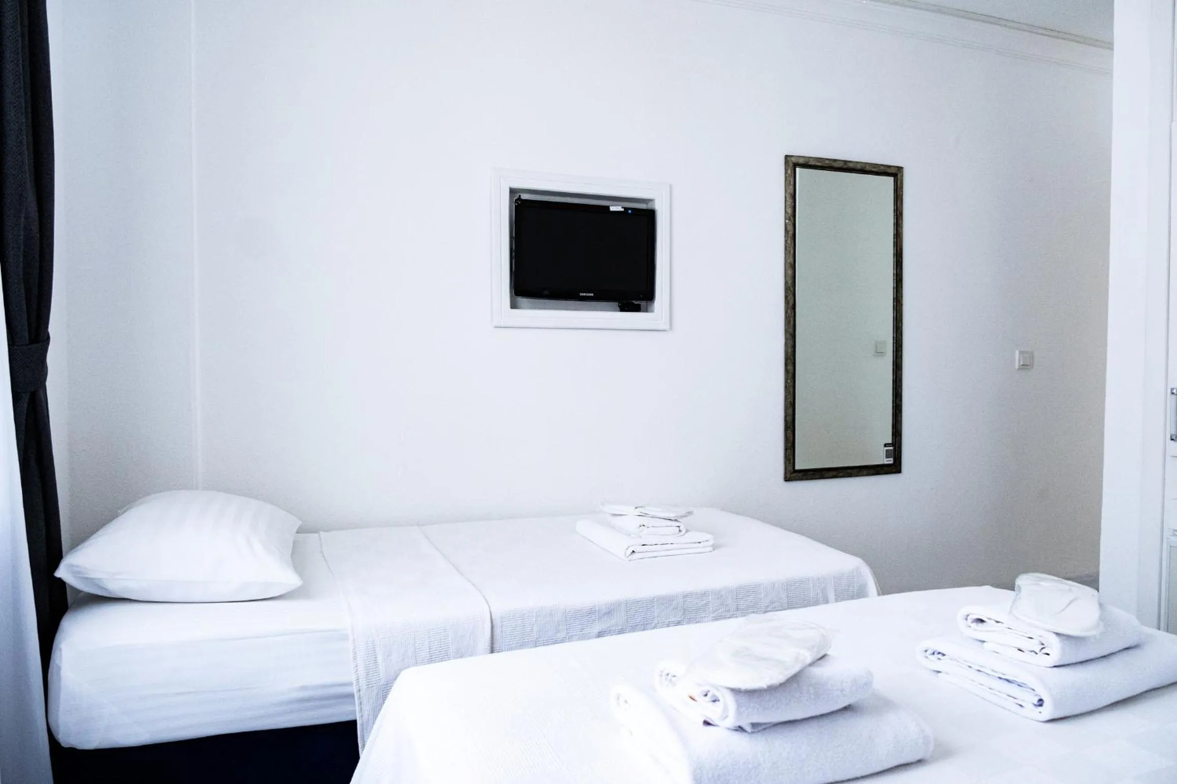 Bedroom, Bed in Mauna Hotel