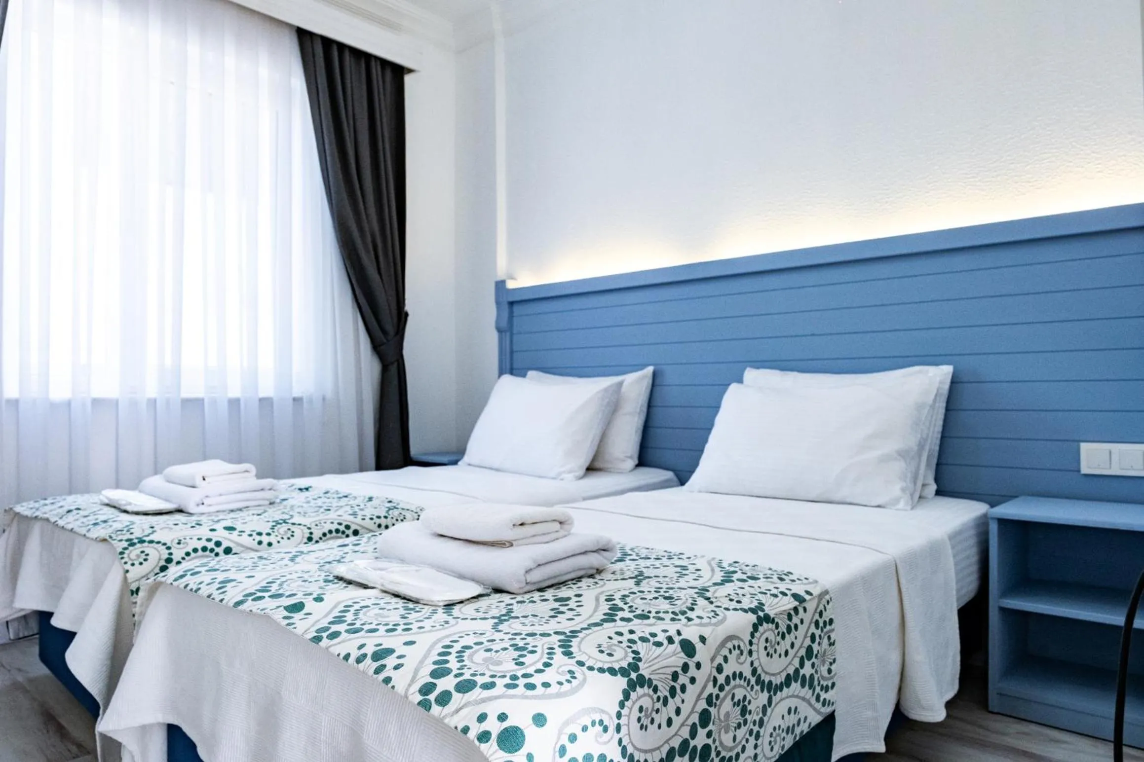 Bedroom, Bed in Mauna Hotel