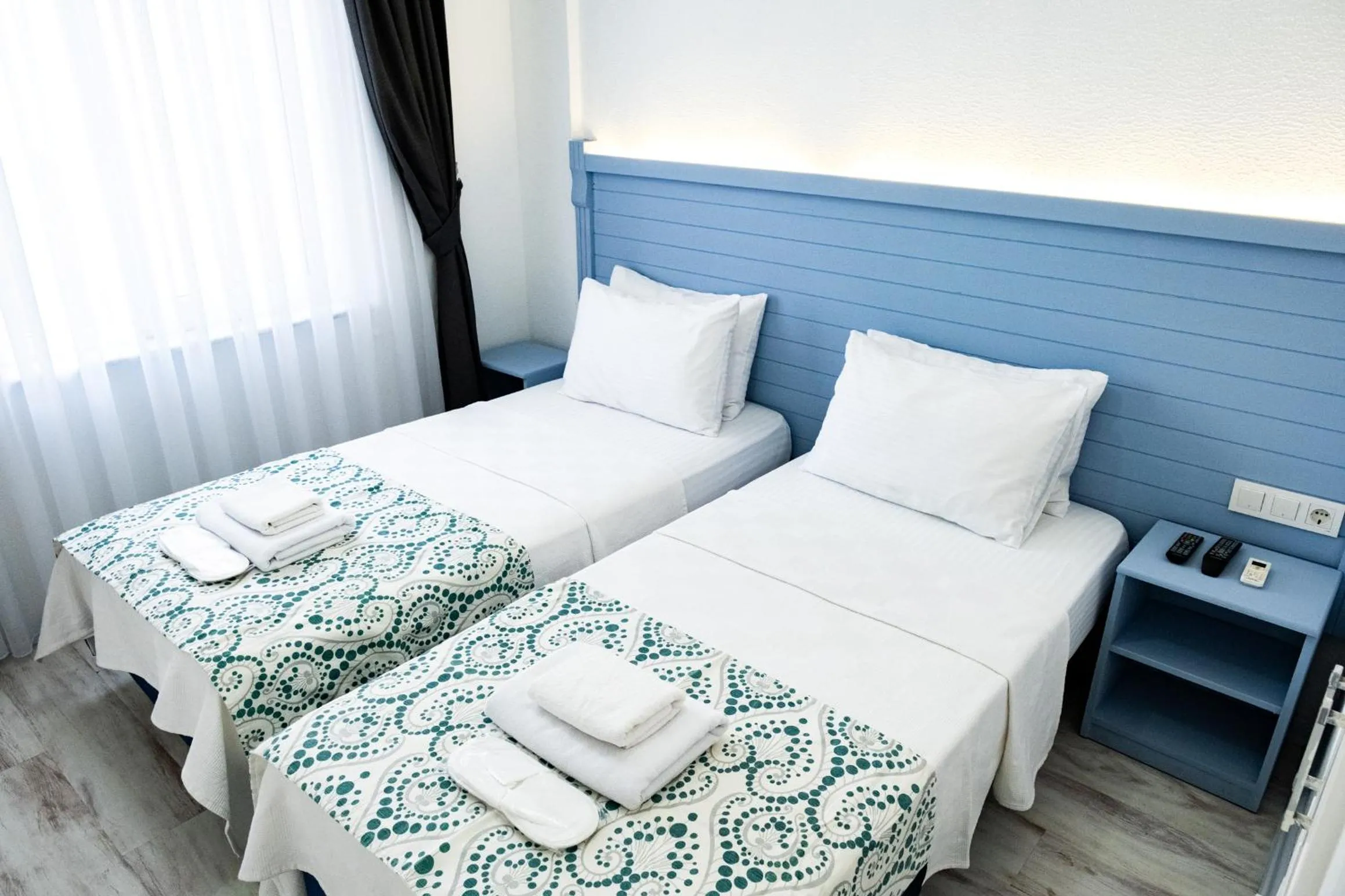 Bedroom, Bed in Mauna Hotel