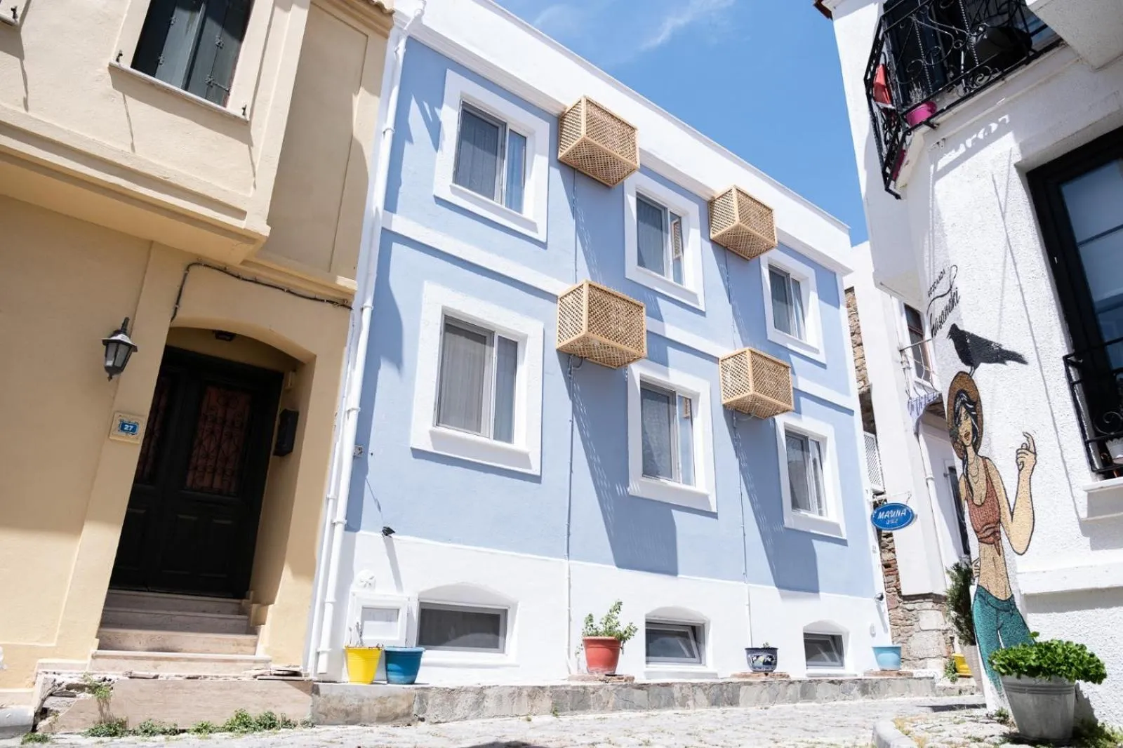 Property building in Mauna Hotel