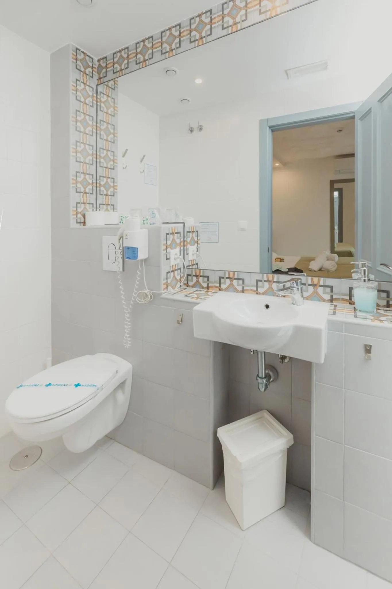 Shower in Hostal Gravina