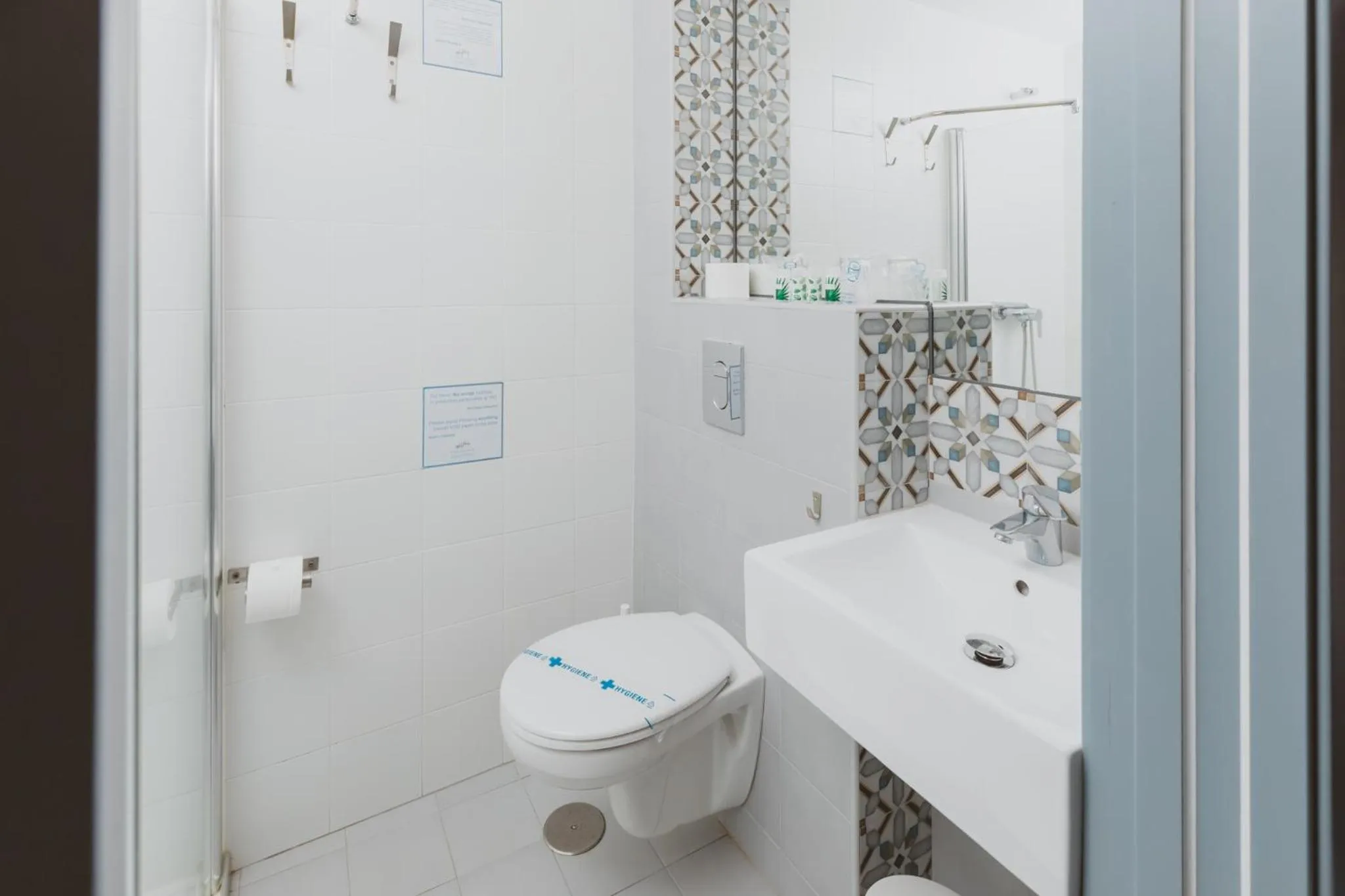 Shower in Hostal Gravina