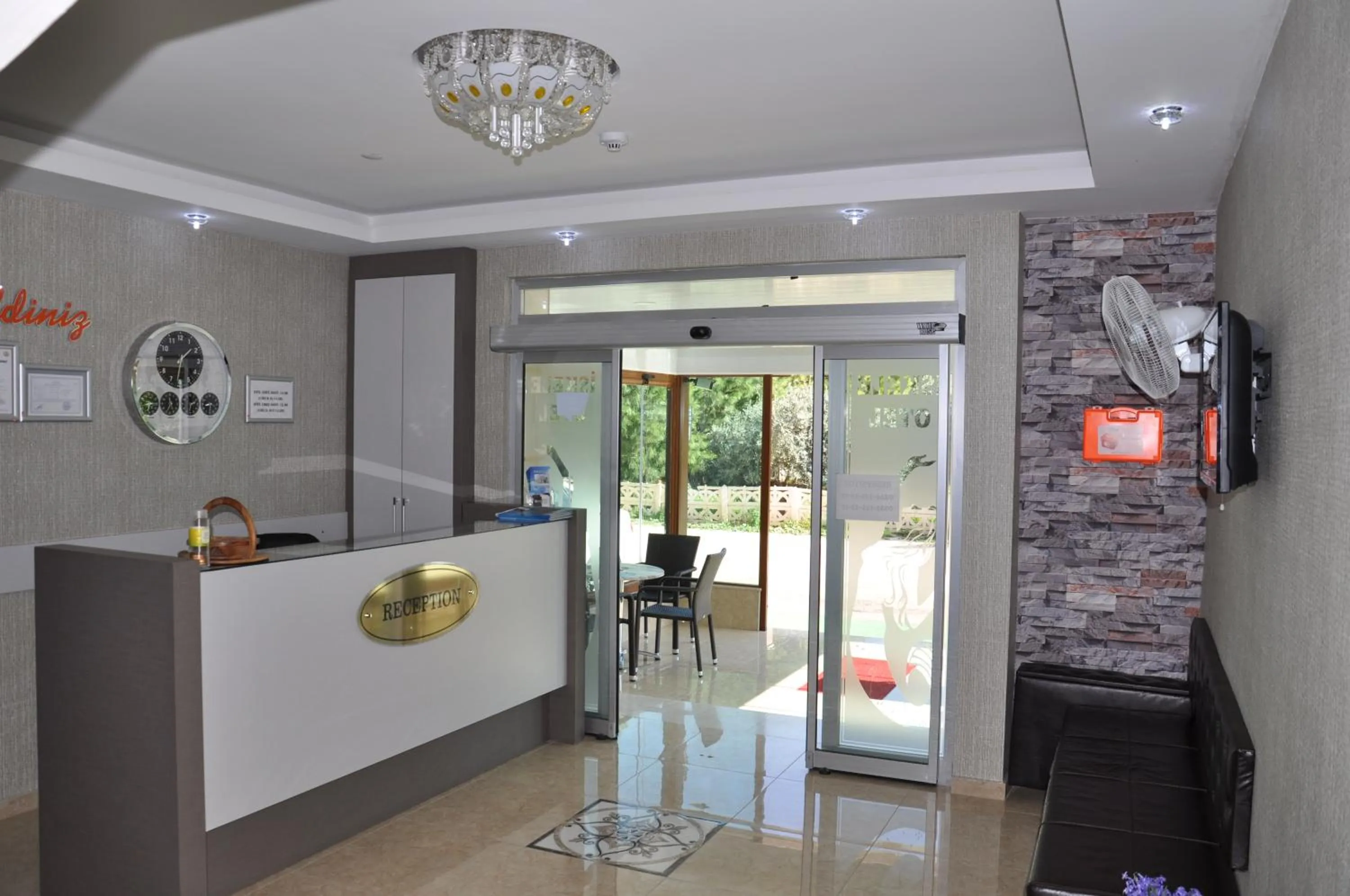 Lobby or reception in İskele Otel