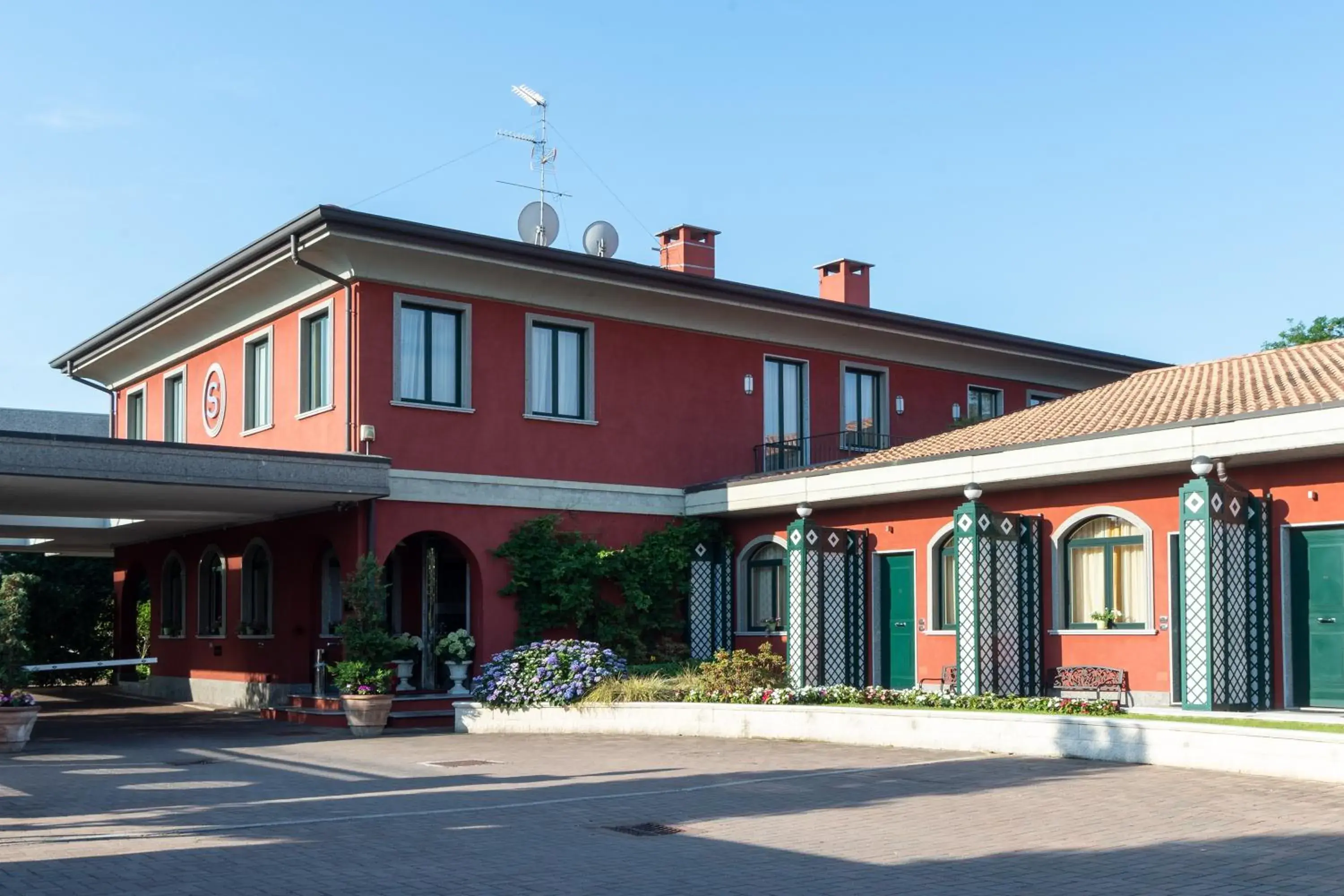 Facade/entrance in Hotel Silver Milano Facade/entrance in Hotel Silver Milano