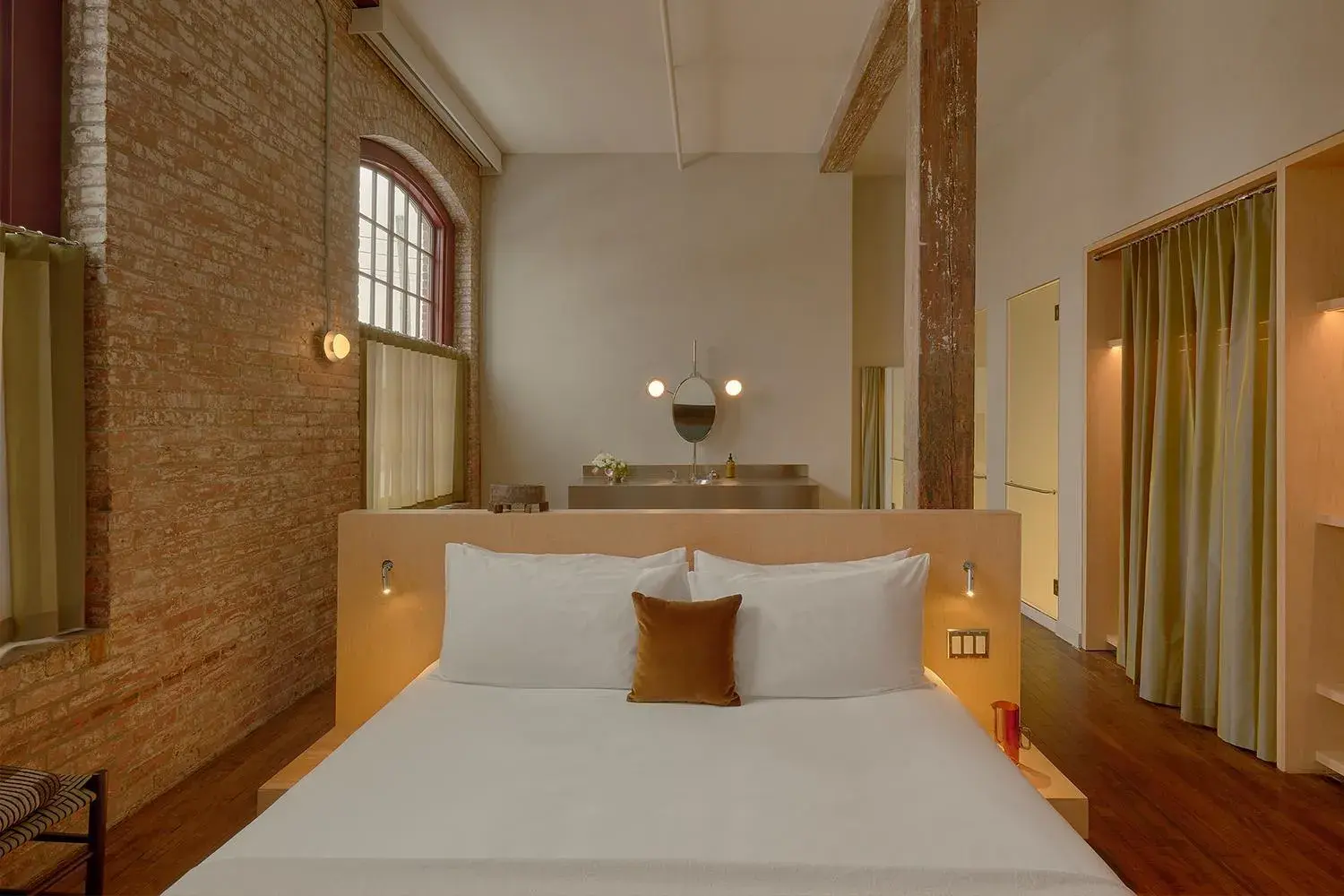 Junior Suite in Pocketbook Hotel and Baths Junior Suite in Pocketbook Hotel and Baths