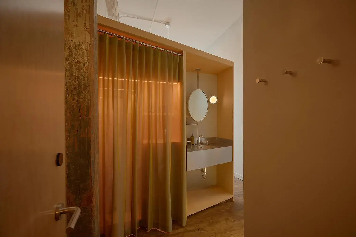Weekend Studio in Pocketbook Hotel and Baths Weekend Studio in Pocketbook Hotel and Baths