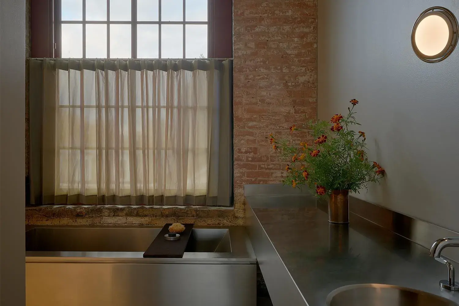 Corner Suite in Pocketbook Hotel and Baths Corner Suite in Pocketbook Hotel and Baths